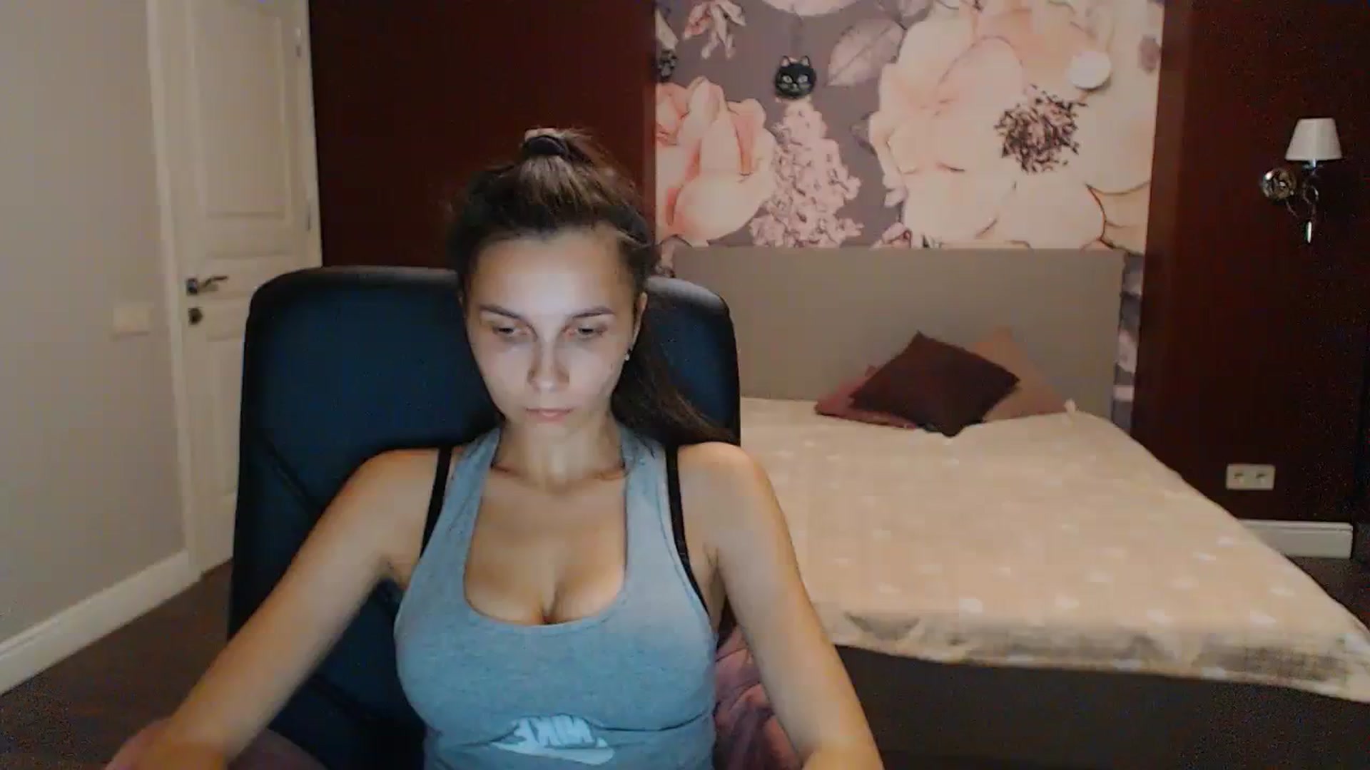 Gallery image thumbnail from Karina_Mils's myfreecams stream on, 09/15/2023, 17:33 image 5 of 20