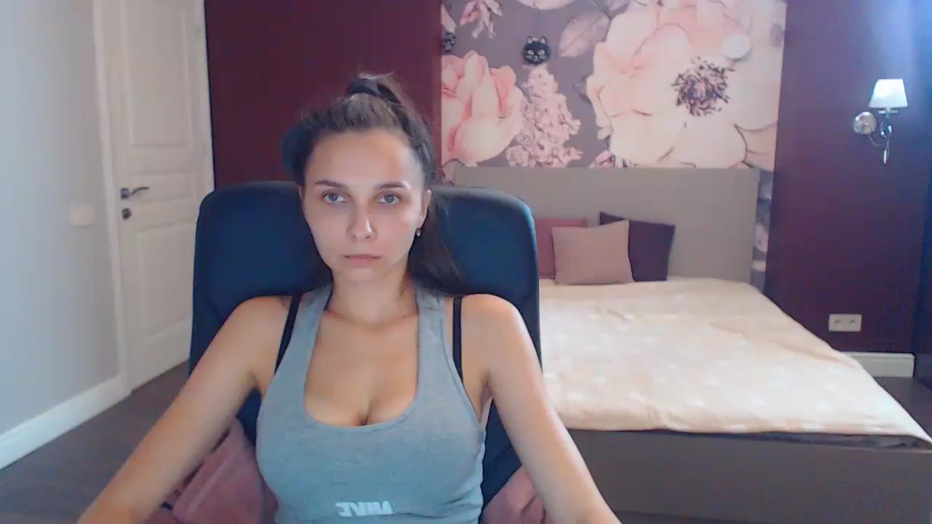 Gallery image thumbnail from Karina_Mils's myfreecams stream on, 09/16/2023, 12:54 image 17 of 20