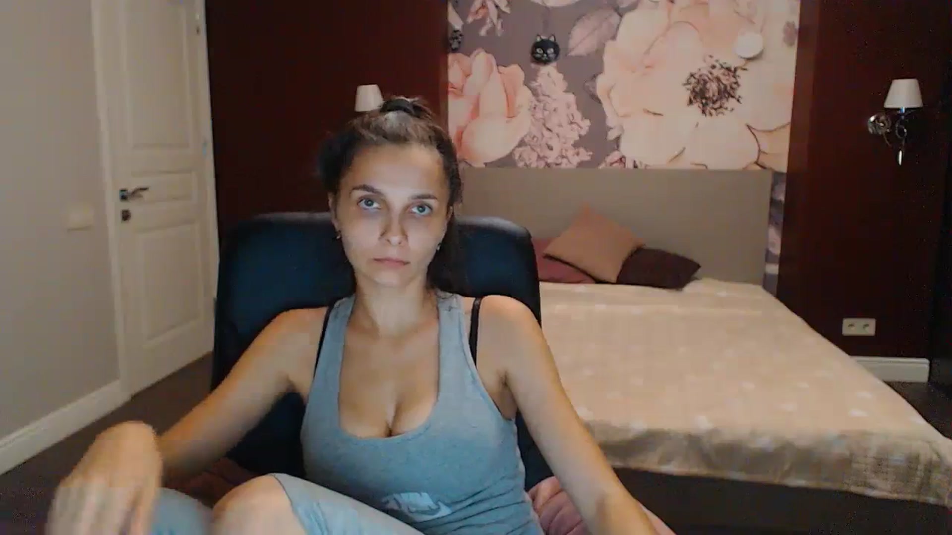 Gallery image thumbnail from Karina_Mils's myfreecams stream on, 09/16/2023, 17:13 image 3 of 20