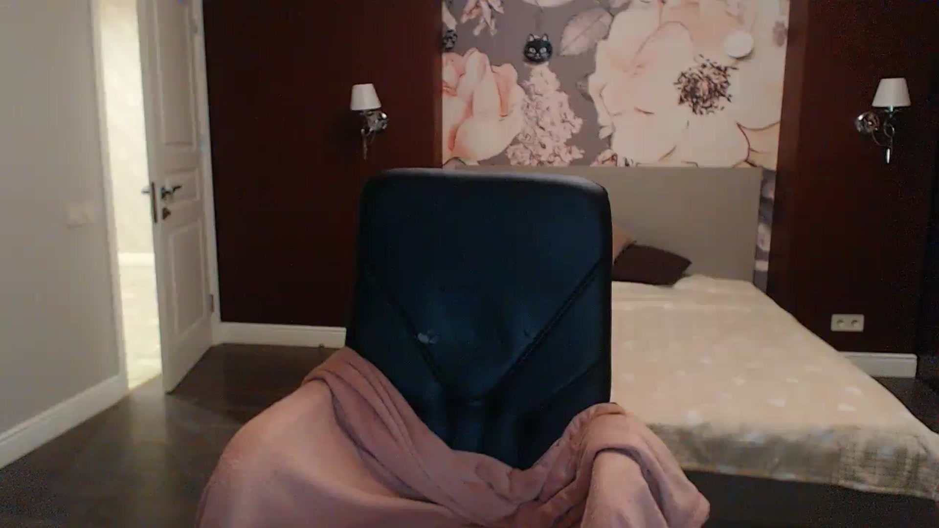 Gallery image thumbnail from Karina_Mils's myfreecams stream on, 09/16/2023, 17:13 image 14 of 20