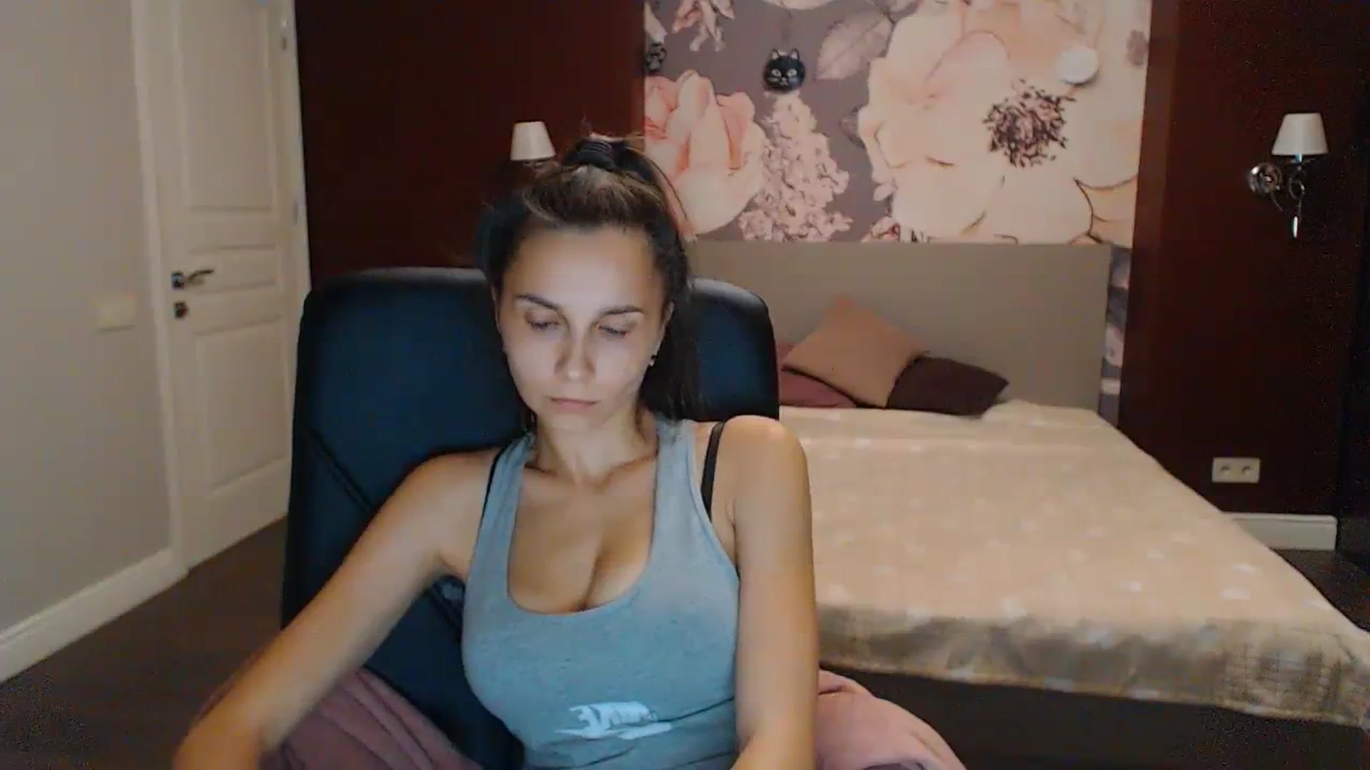 Gallery image thumbnail from Karina_Mils's myfreecams stream on, 09/16/2023, 17:13 image 10 of 20