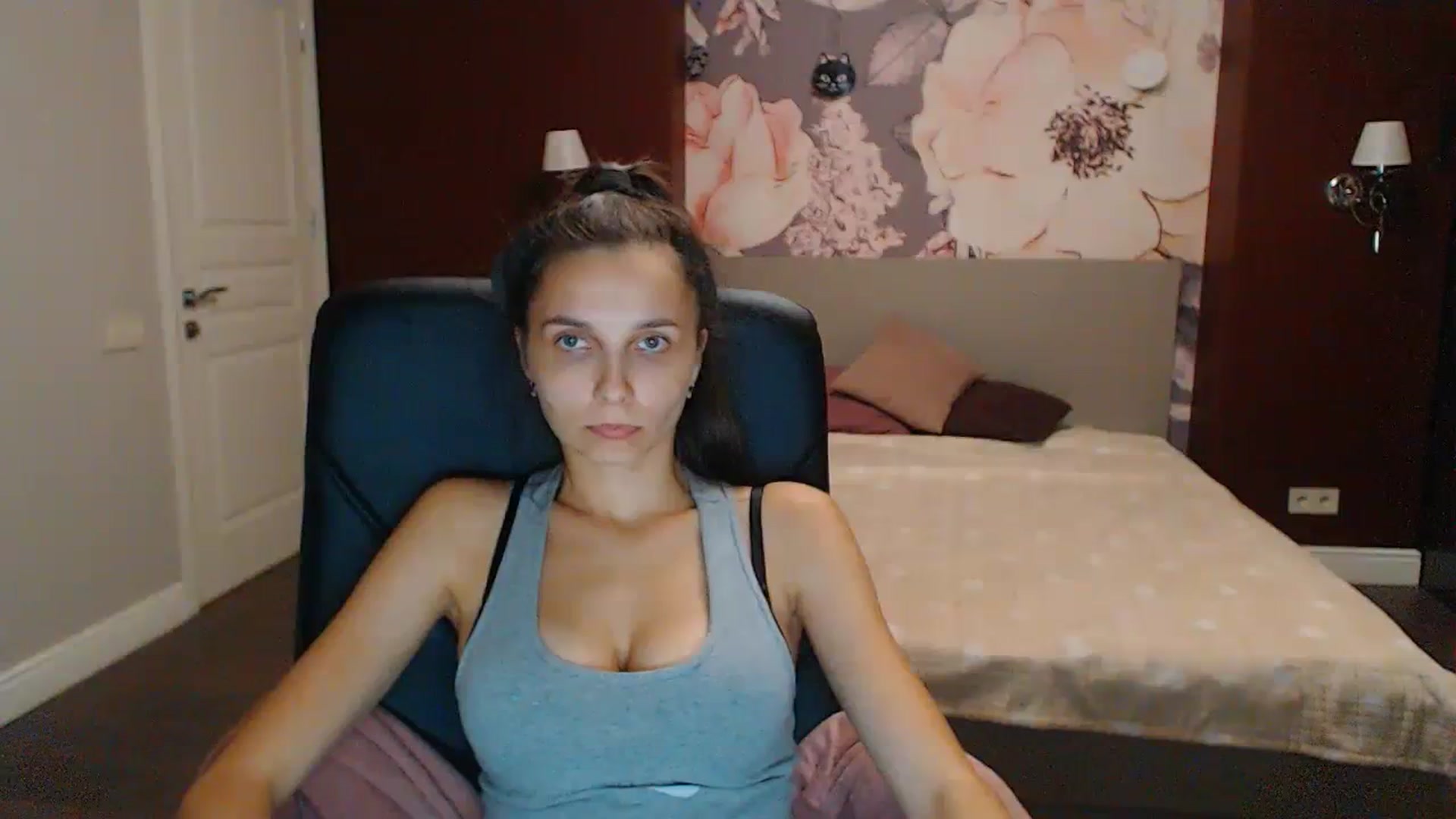 Gallery image thumbnail from Karina_Mils's myfreecams stream on, 09/16/2023, 17:13 image 16 of 20