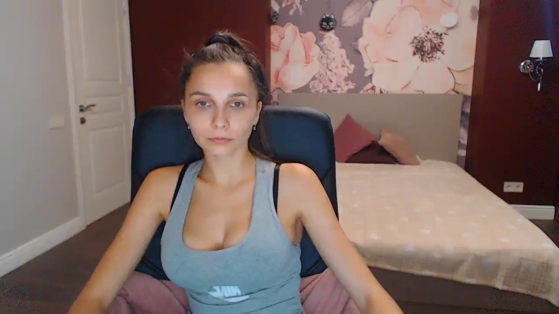Gallery image thumbnail from Karina_Mils's myfreecams stream on, 09/18/2023, 08:38 image 8 of 20
