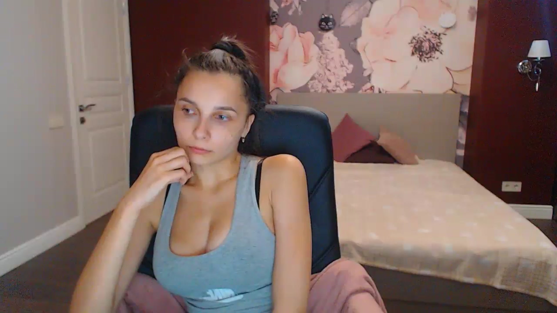 Gallery image thumbnail from Karina_Mils's myfreecams stream on, 09/18/2023, 08:38 image 10 of 20