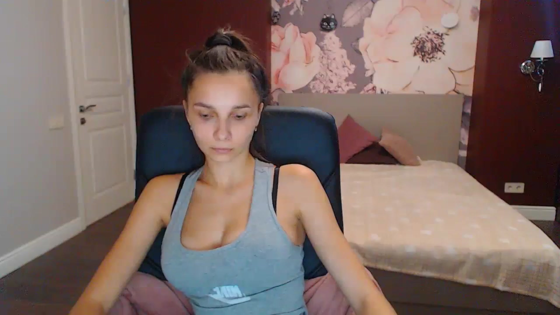 Gallery image thumbnail from Karina_Mils's myfreecams stream on, 09/18/2023, 08:38 image 11 of 20