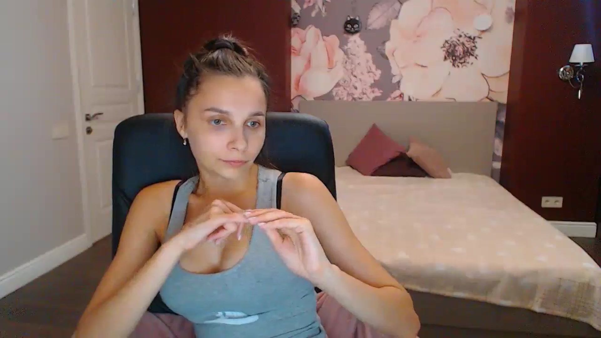 Gallery image thumbnail from Karina_Mils's myfreecams stream on, 09/18/2023, 08:38 image 19 of 20