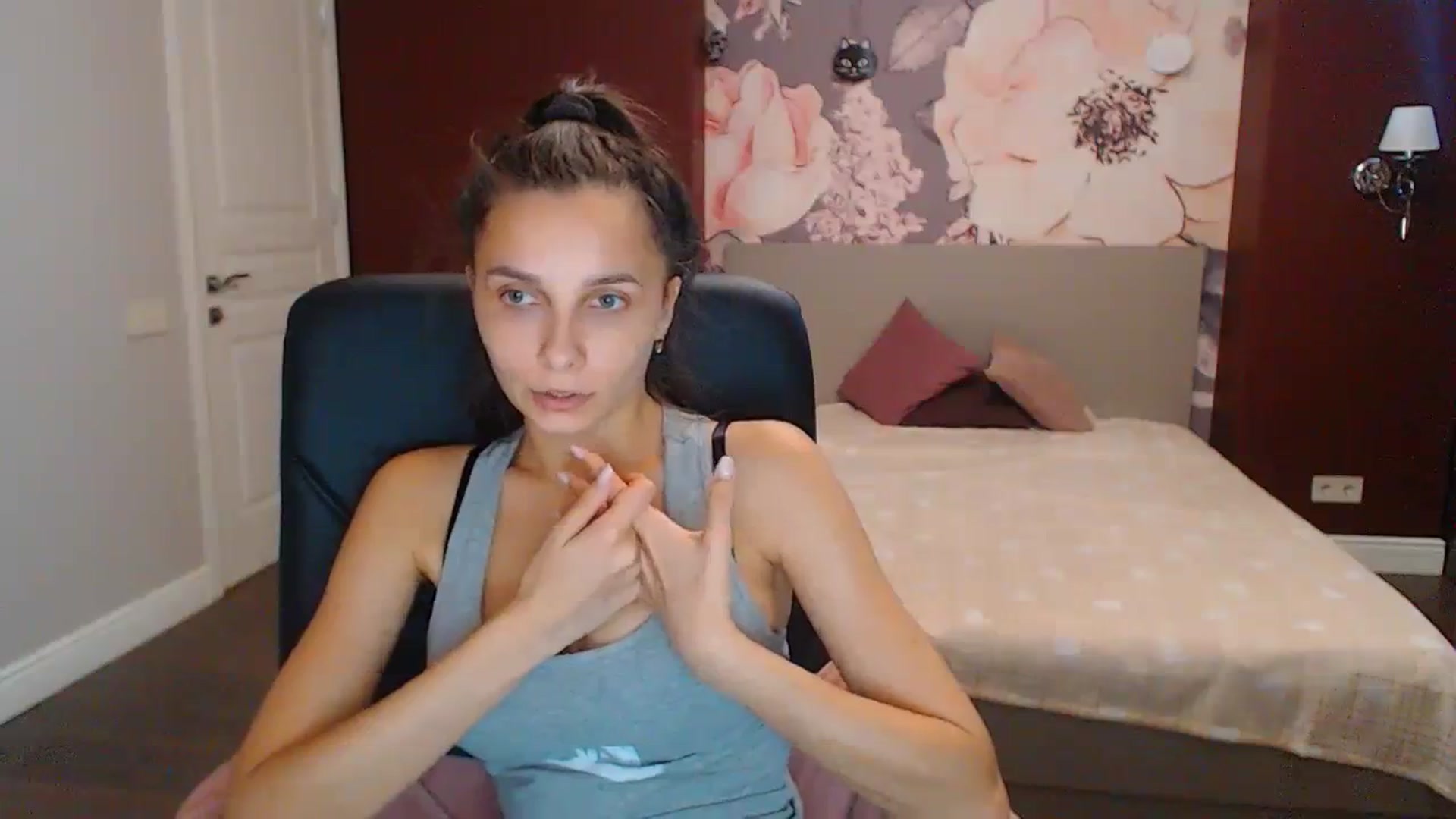 Gallery image thumbnail from Karina_Mils's myfreecams stream on, 09/18/2023, 08:38 image 15 of 20