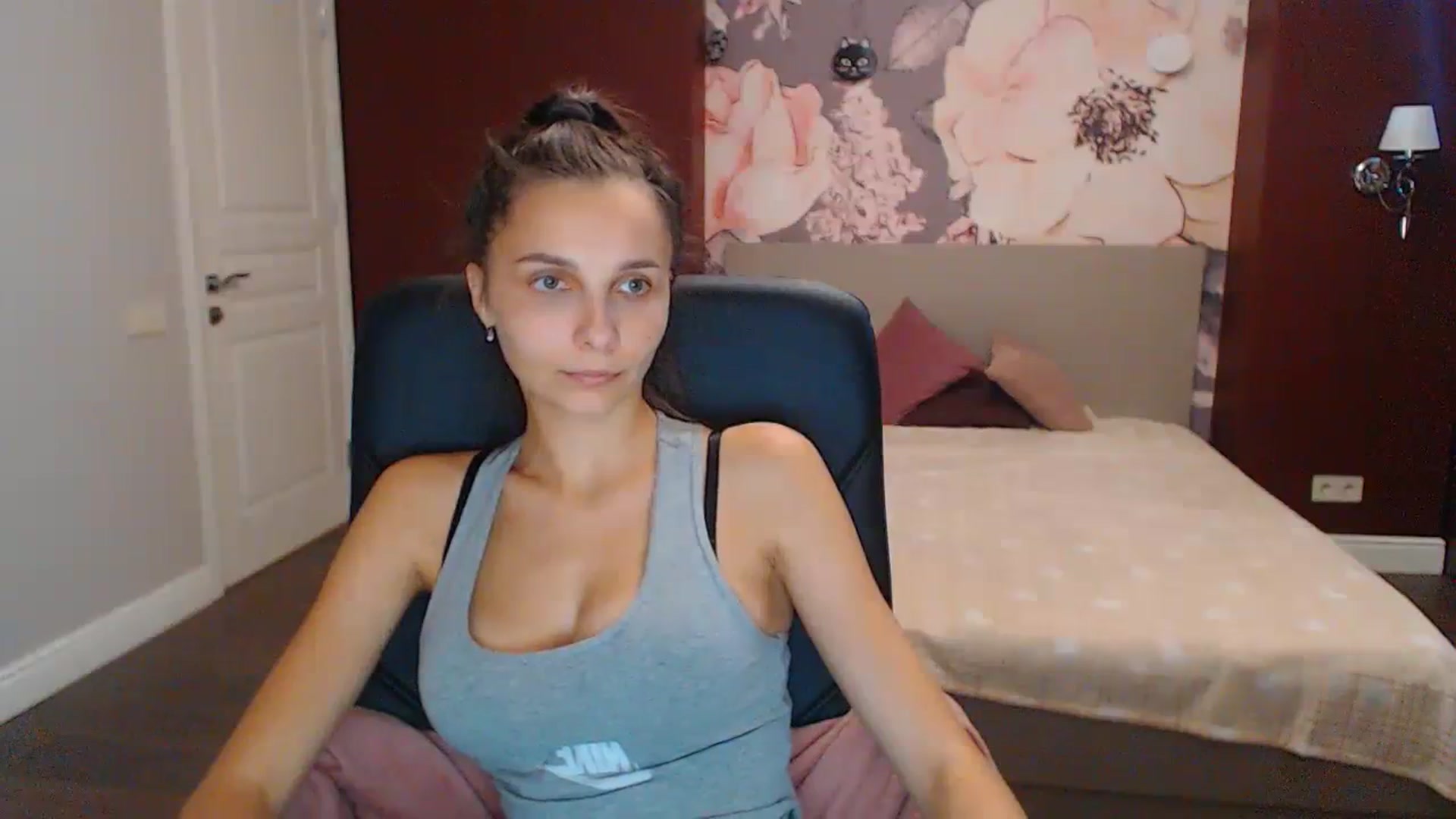 Gallery image thumbnail from Karina_Mils's myfreecams stream on, 09/18/2023, 08:38 image 12 of 20