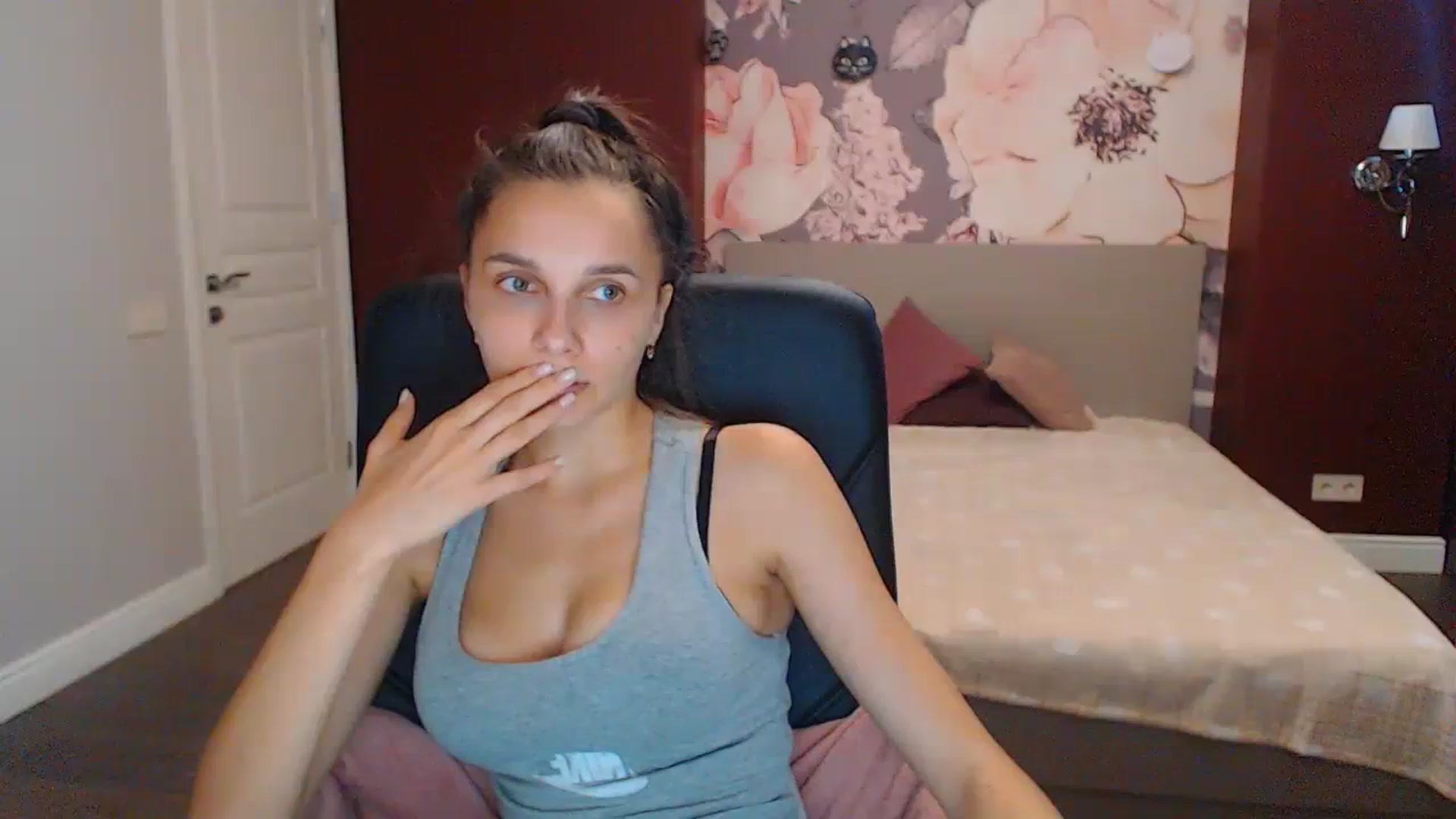Gallery image thumbnail from Karina_Mils's myfreecams stream on, 09/18/2023, 08:38 image 9 of 20