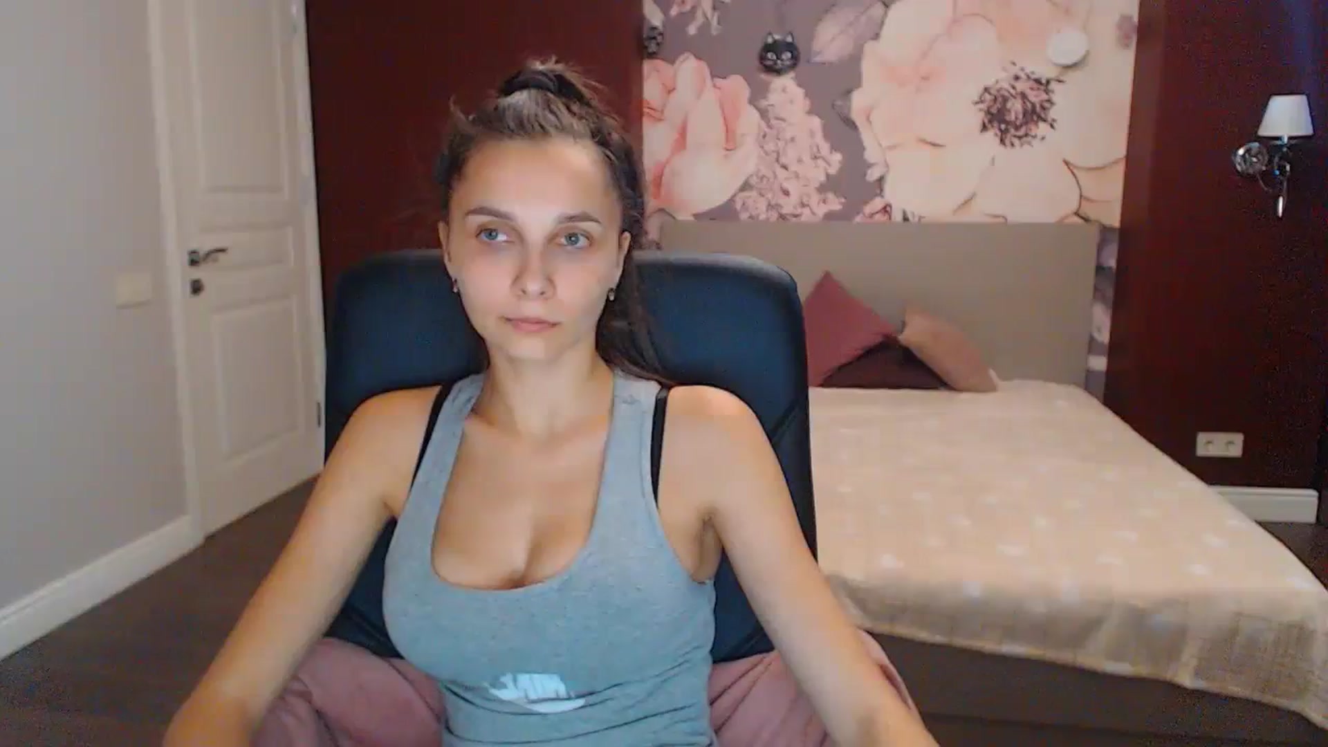 Gallery image thumbnail from Karina_Mils's myfreecams stream on, 09/18/2023, 08:38 image 4 of 20