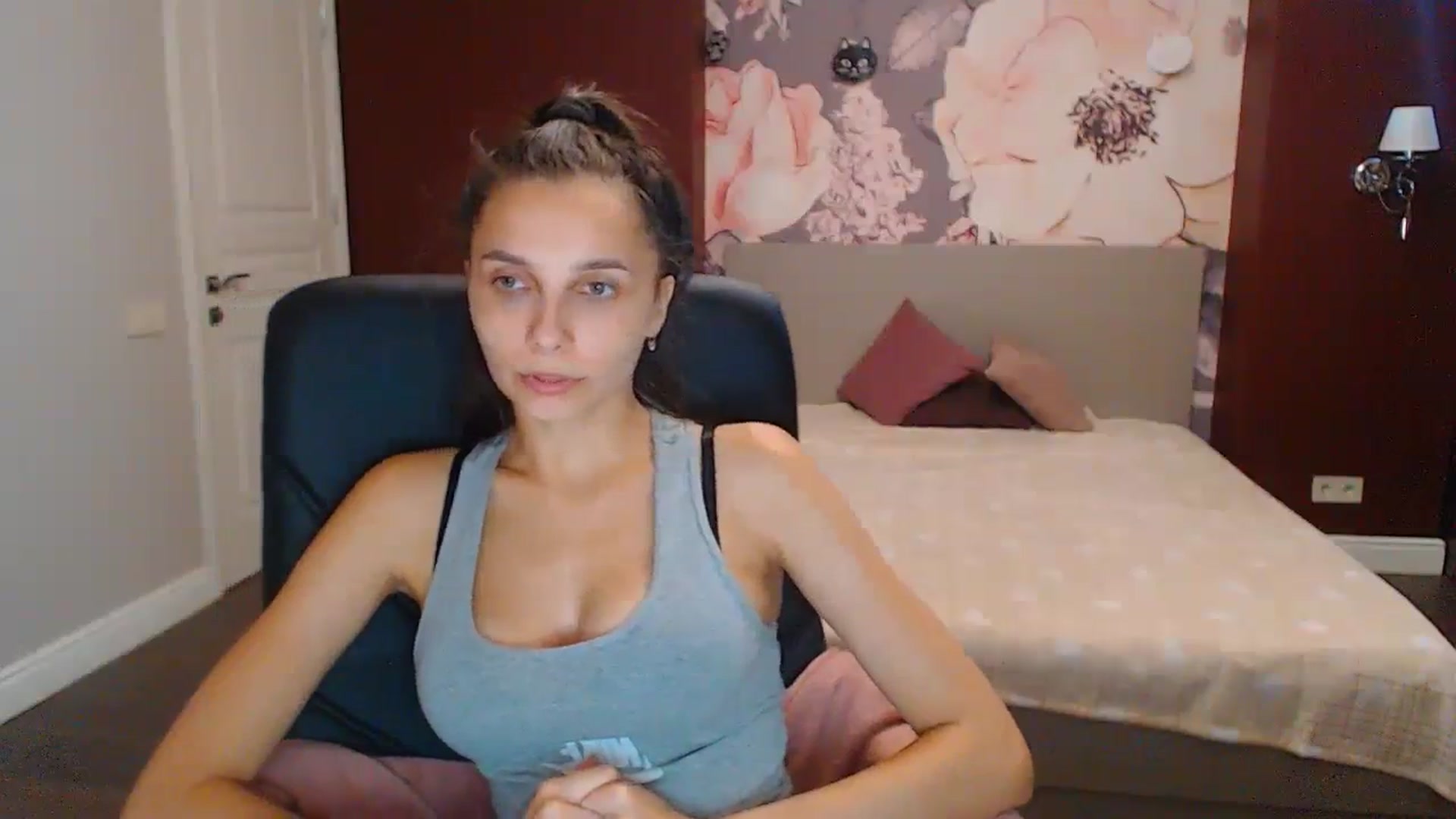 Gallery image thumbnail from Karina_Mils's myfreecams stream on, 09/18/2023, 08:38 image 16 of 20