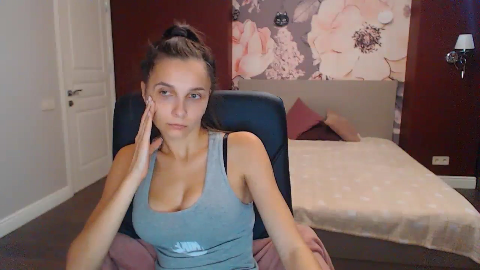 Gallery image thumbnail from Karina_Mils's myfreecams stream on, 09/18/2023, 08:38 image 2 of 20