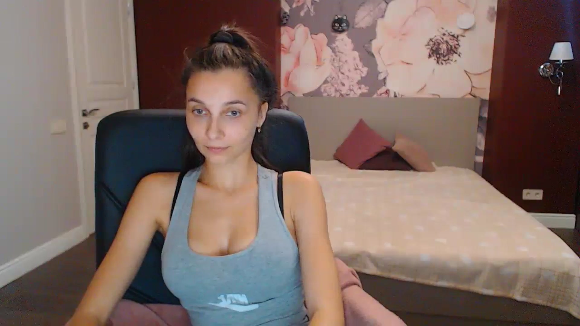 Gallery image thumbnail from Karina_Mils's myfreecams stream on, 09/18/2023, 08:38 image 14 of 20