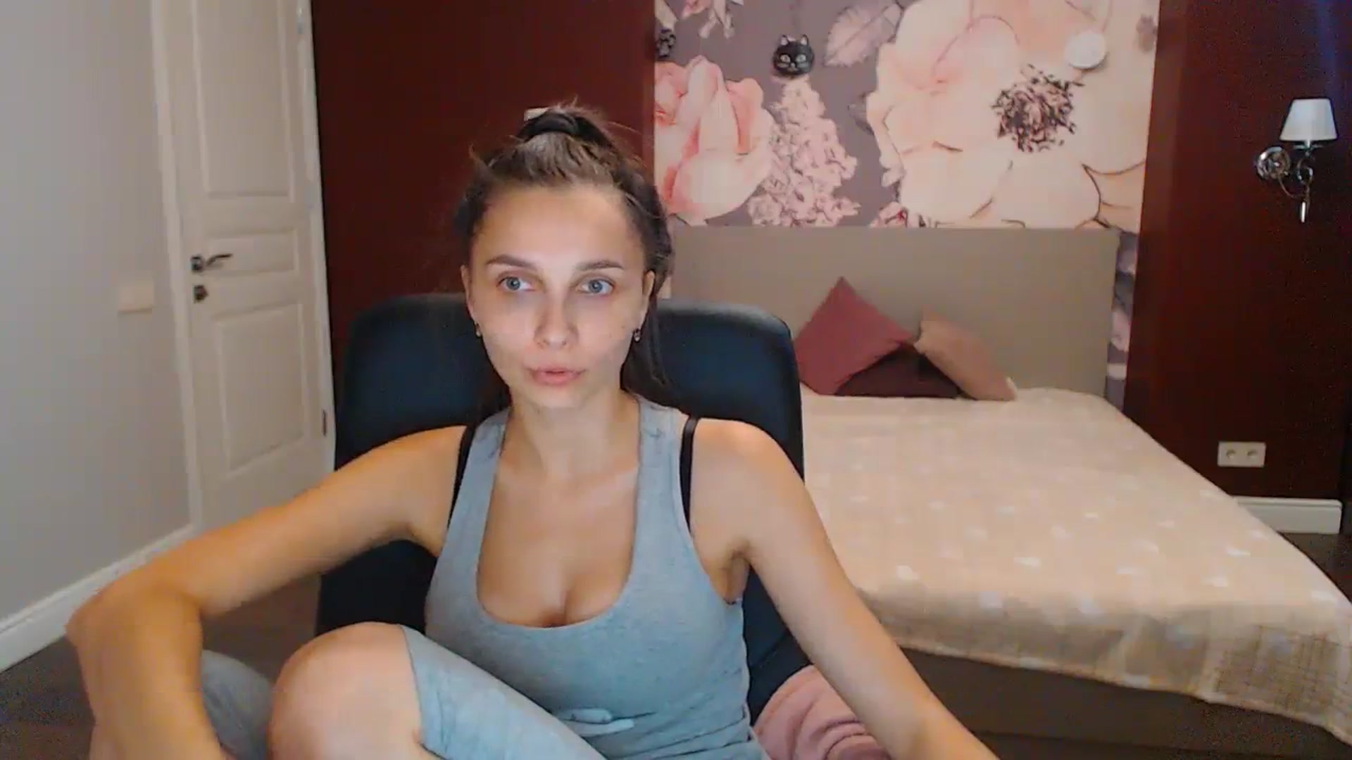 Gallery image thumbnail from Karina_Mils's myfreecams stream on, 09/18/2023, 08:38 image 20 of 20