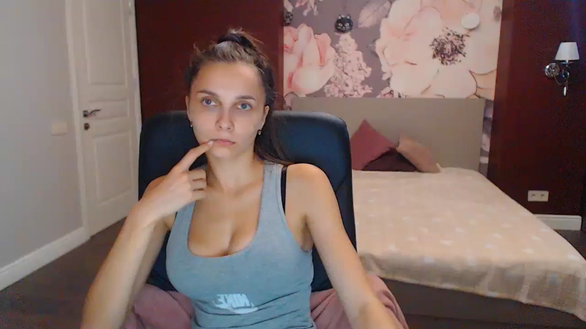 Gallery image thumbnail from Karina_Mils's myfreecams stream on, 09/18/2023, 08:38 image 1 of 20
