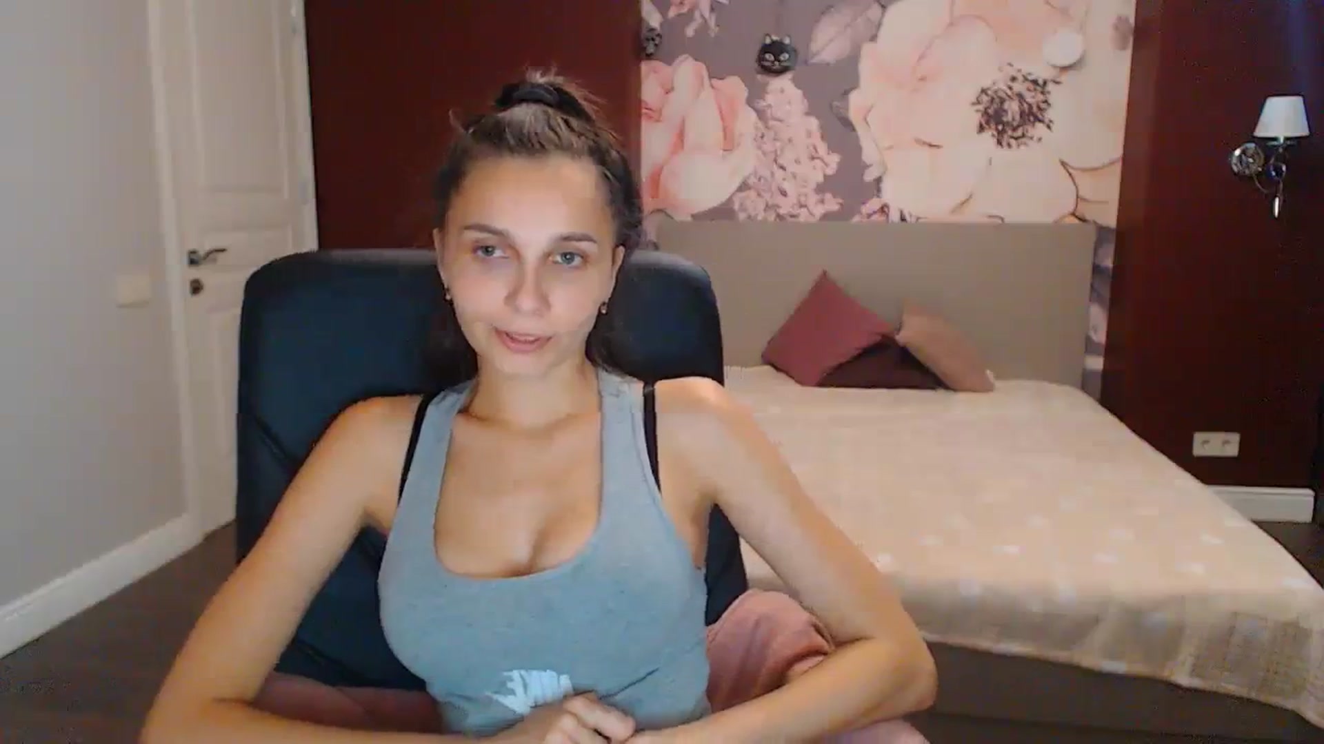 Gallery image thumbnail from Karina_Mils's myfreecams stream on, 09/18/2023, 08:38 image 13 of 20