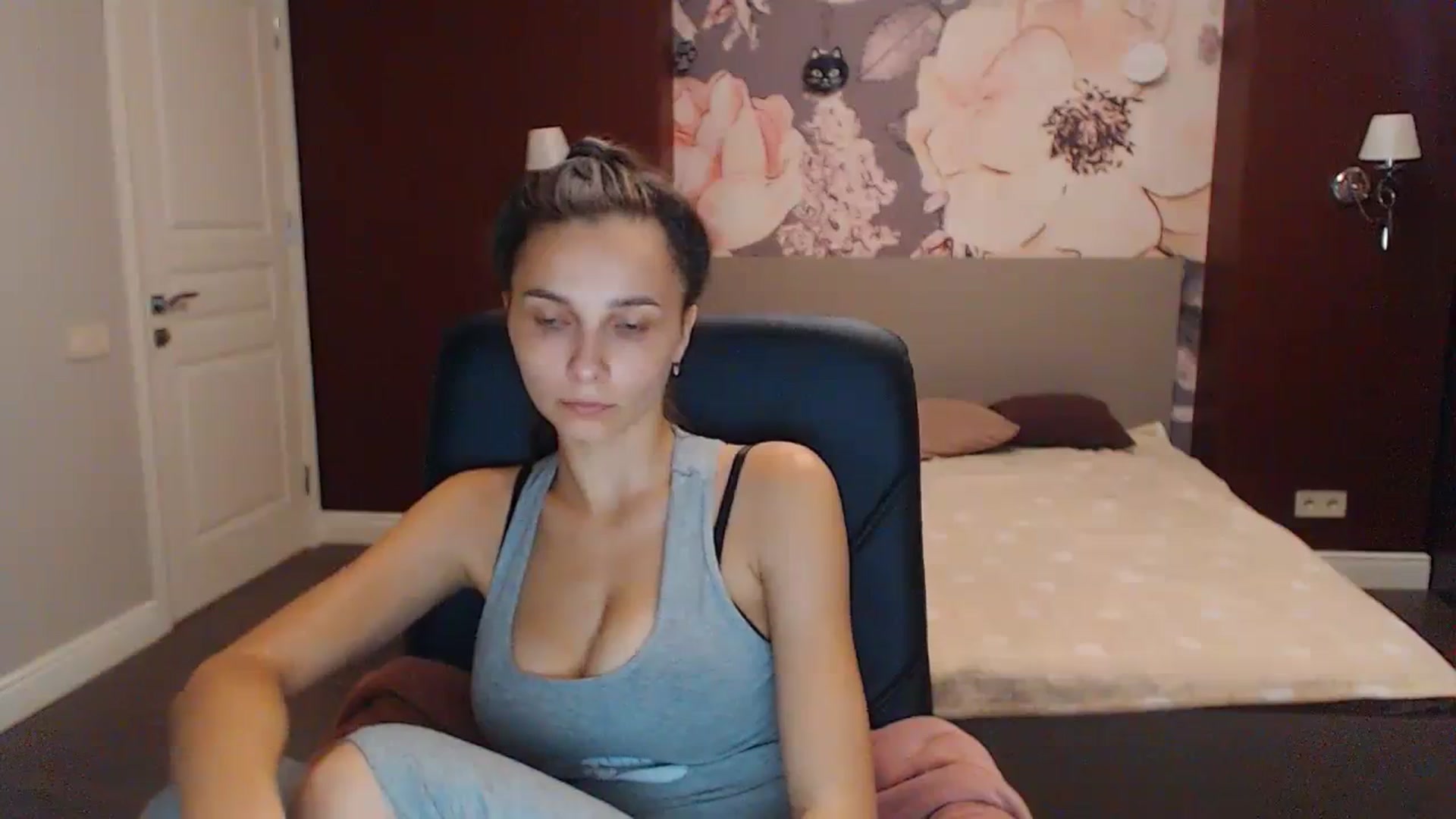Gallery image thumbnail from Karina_Mils's myfreecams stream on, 09/23/2023, 15:20 image 16 of 20