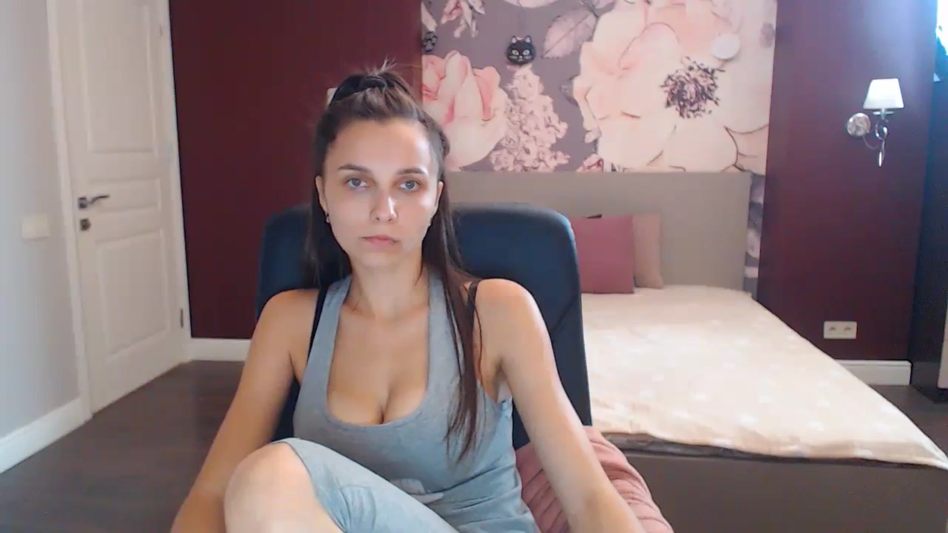 Gallery image thumbnail from Karina_Mils's myfreecams stream on, 09/24/2023, 13:38 image 10 of 20