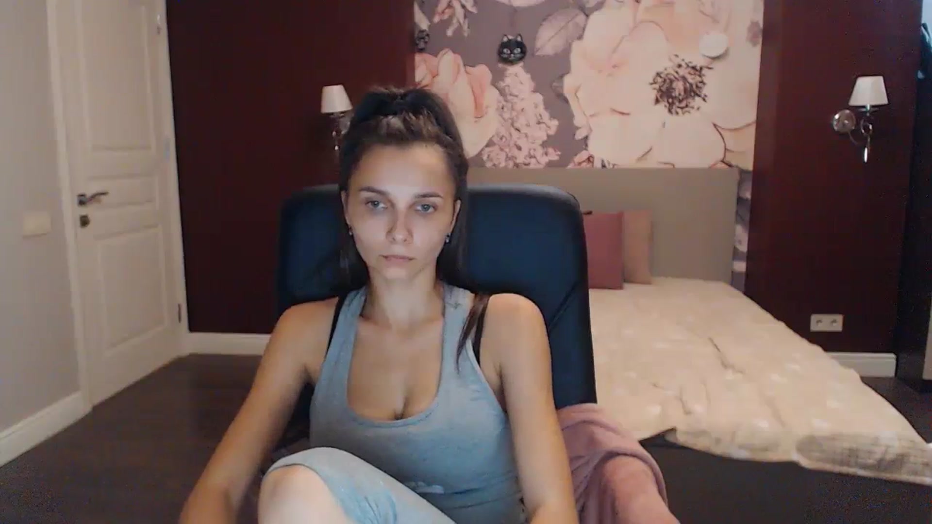 Gallery image thumbnail from Karina_Mils's myfreecams stream on, 09/24/2023, 15:36 image 7 of 20