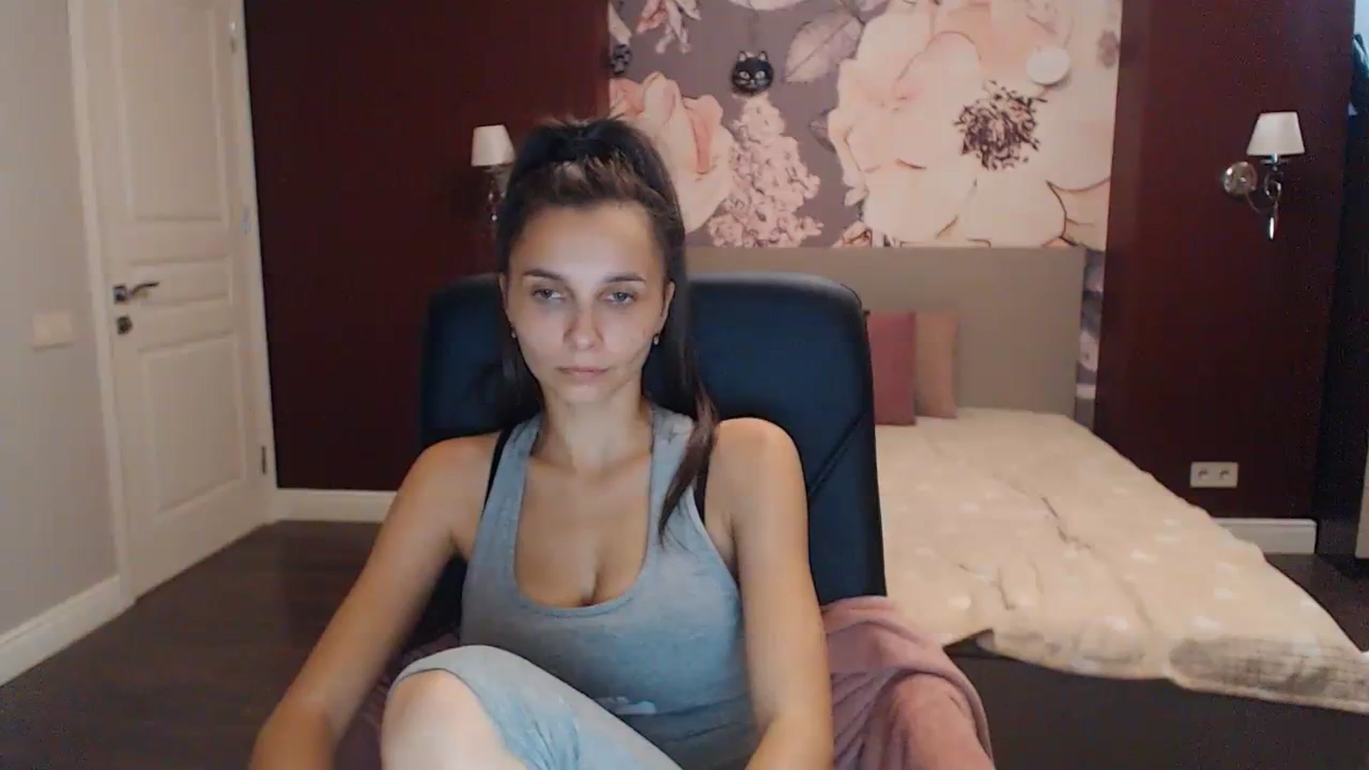 Gallery image thumbnail from Karina_Mils's myfreecams stream on, 09/24/2023, 15:36 image 4 of 20
