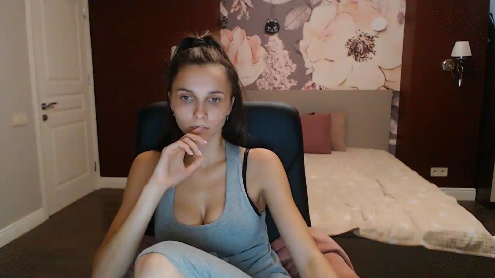 Gallery image thumbnail from Karina_Mils's myfreecams stream on, 09/24/2023, 15:36 image 17 of 20