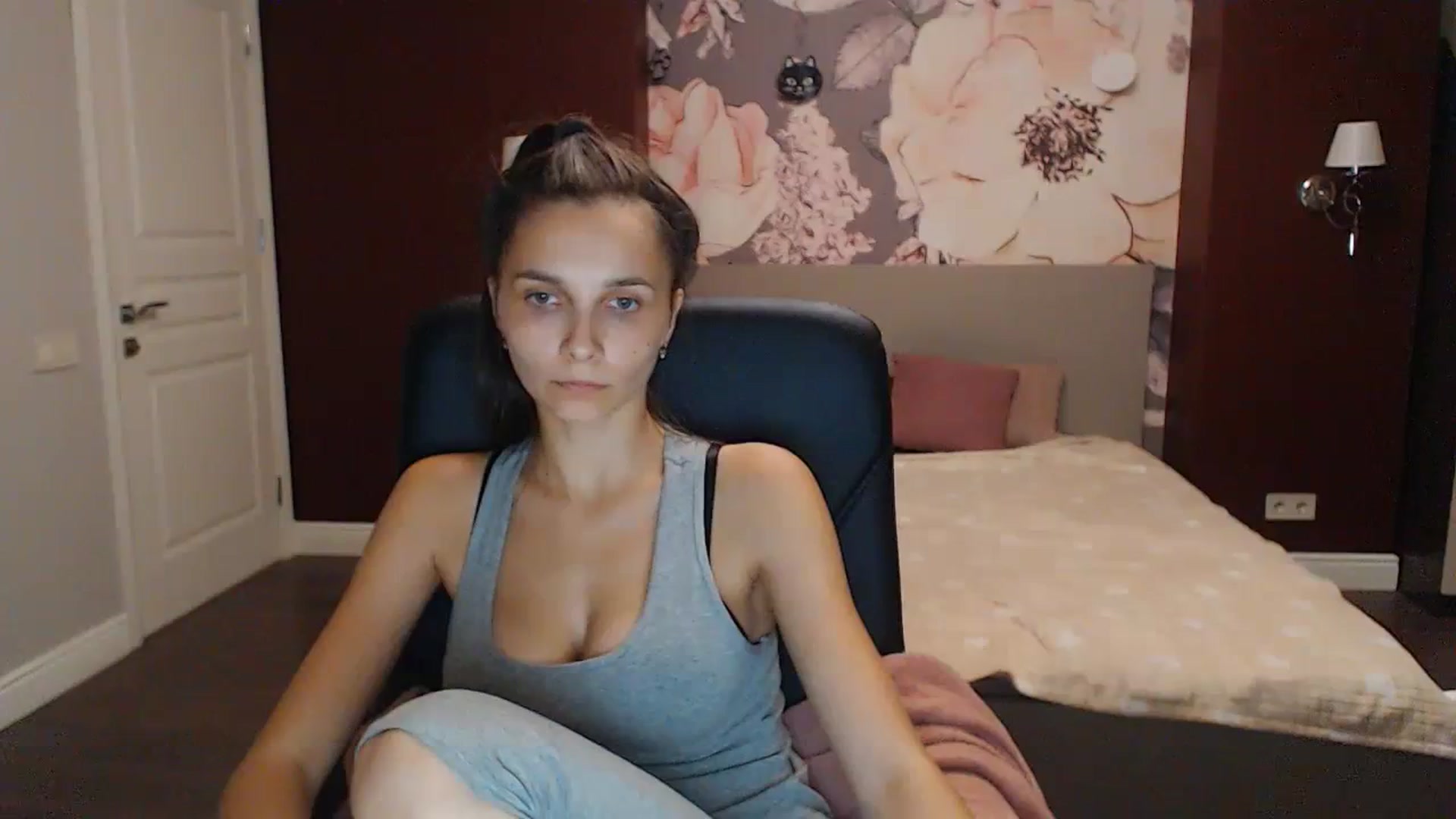 Gallery image thumbnail from Karina_Mils's myfreecams stream on, 09/24/2023, 17:16 image 7 of 20