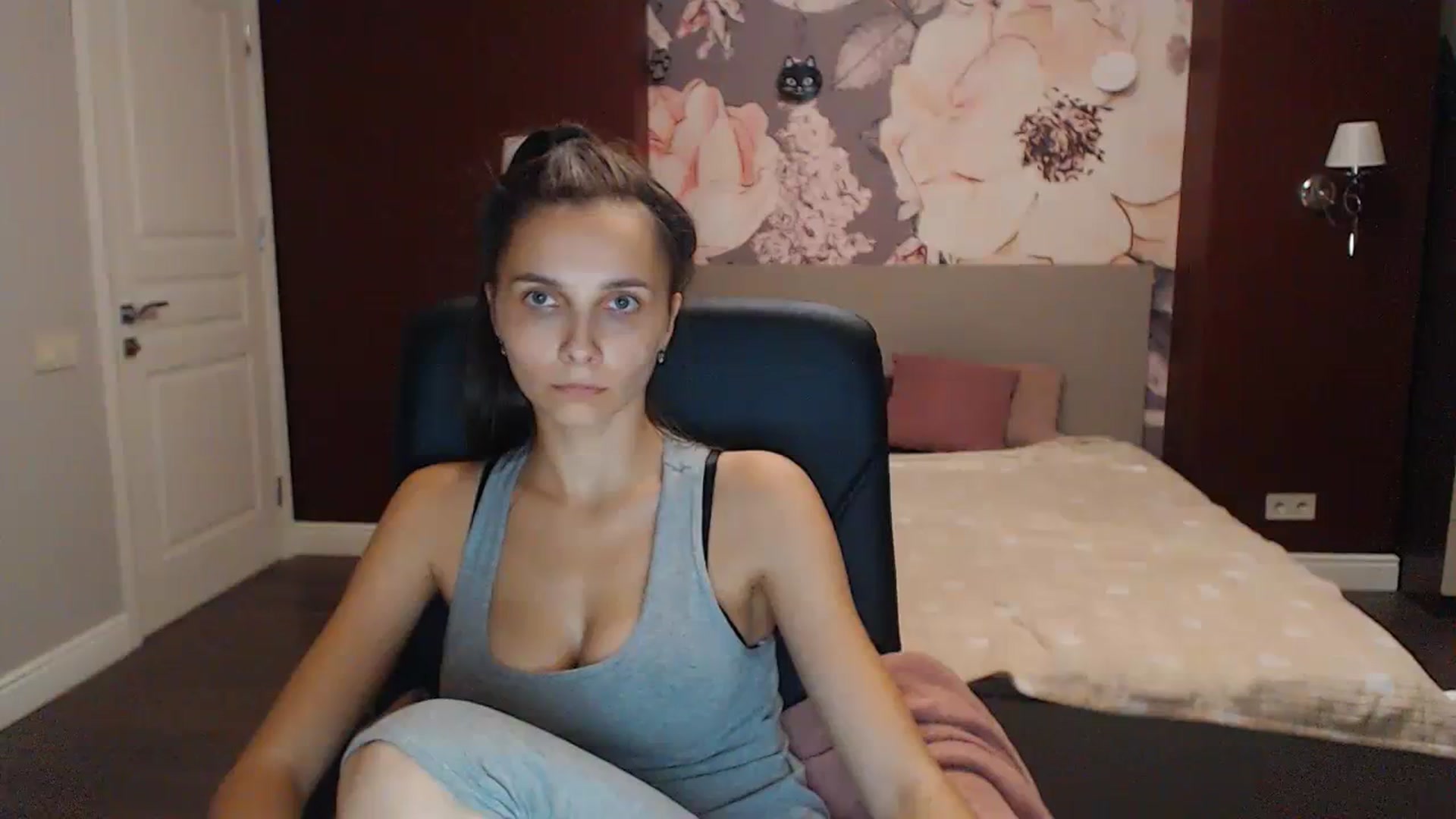 Gallery image thumbnail from Karina_Mils's myfreecams stream on, 09/24/2023, 17:16 image 13 of 20