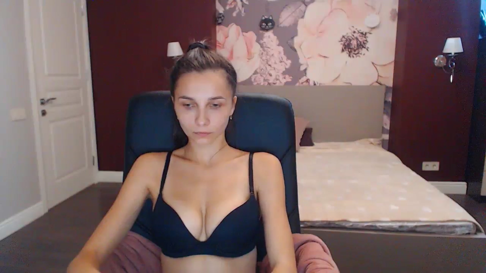 Gallery image thumbnail from Karina_Mils's myfreecams stream on, 09/25/2023, 10:16 image 19 of 20