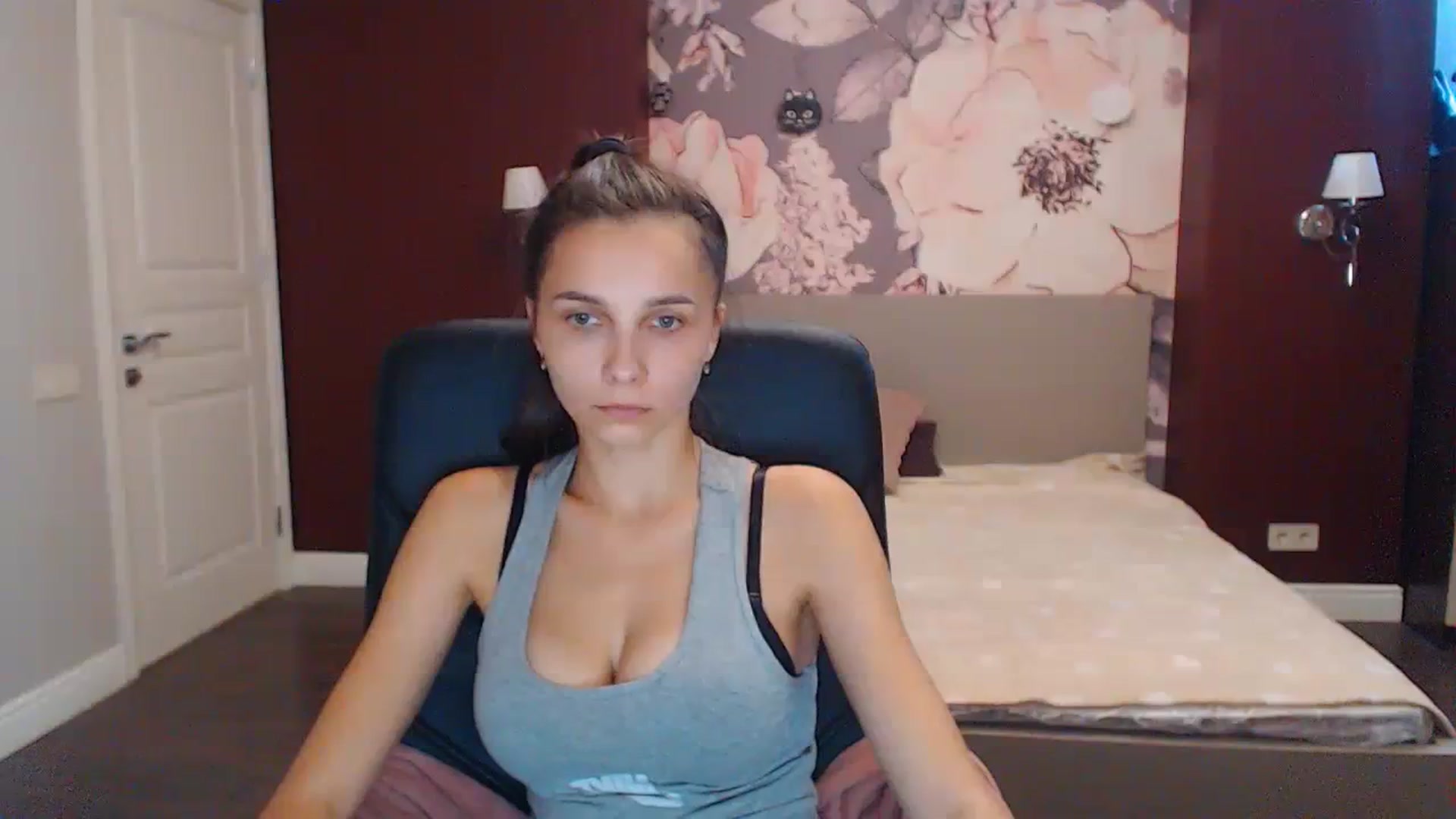 Gallery image thumbnail from Karina_Mils's myfreecams stream on, 09/25/2023, 10:16 image 12 of 20