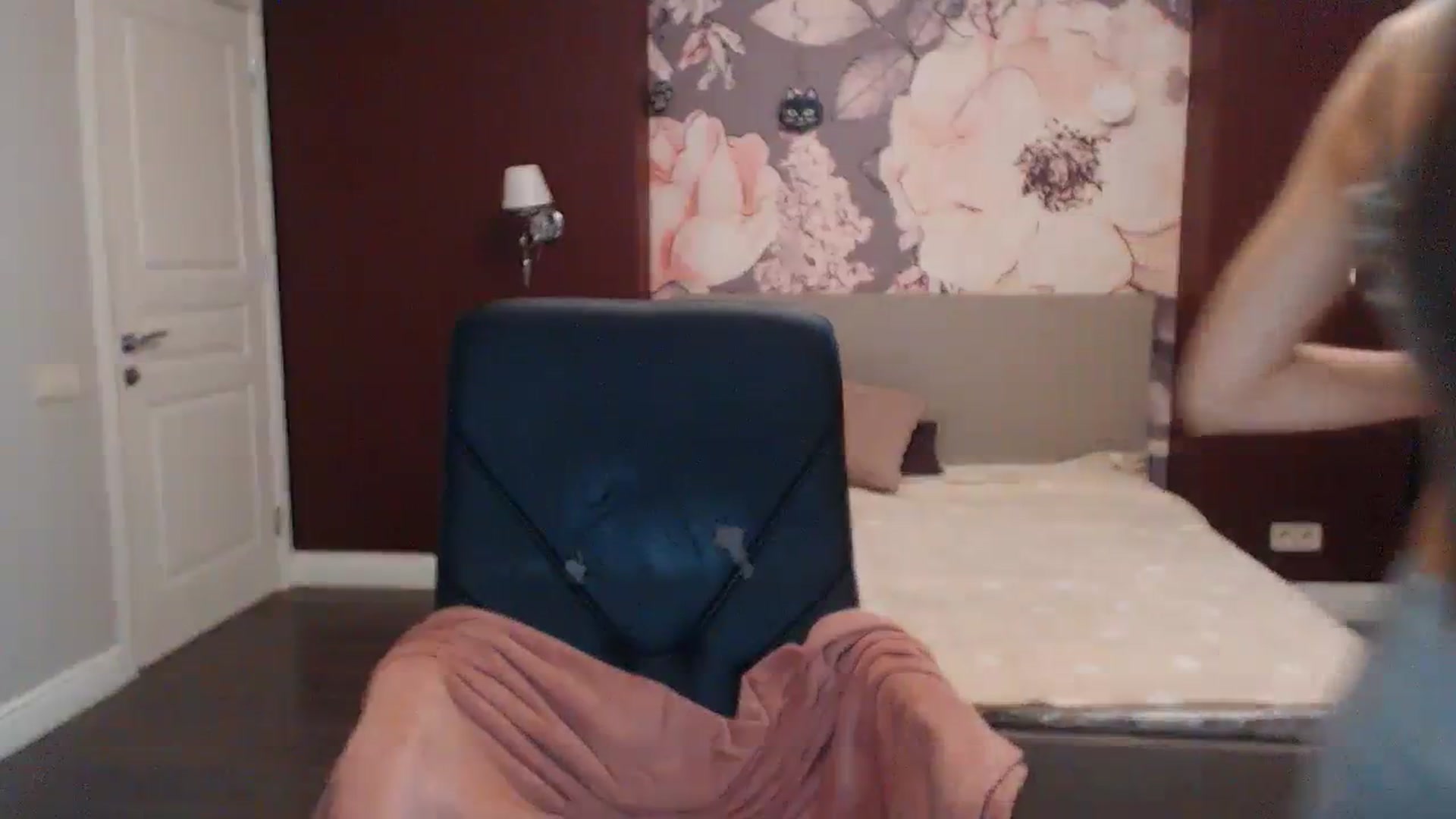 Gallery image thumbnail from Karina_Mils's myfreecams stream on, 09/25/2023, 10:16 image 9 of 20