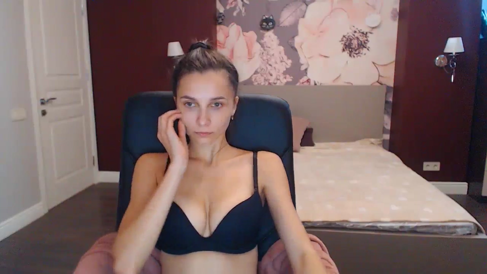 Gallery image thumbnail from Karina_Mils's myfreecams stream on, 09/25/2023, 10:16 image 18 of 20