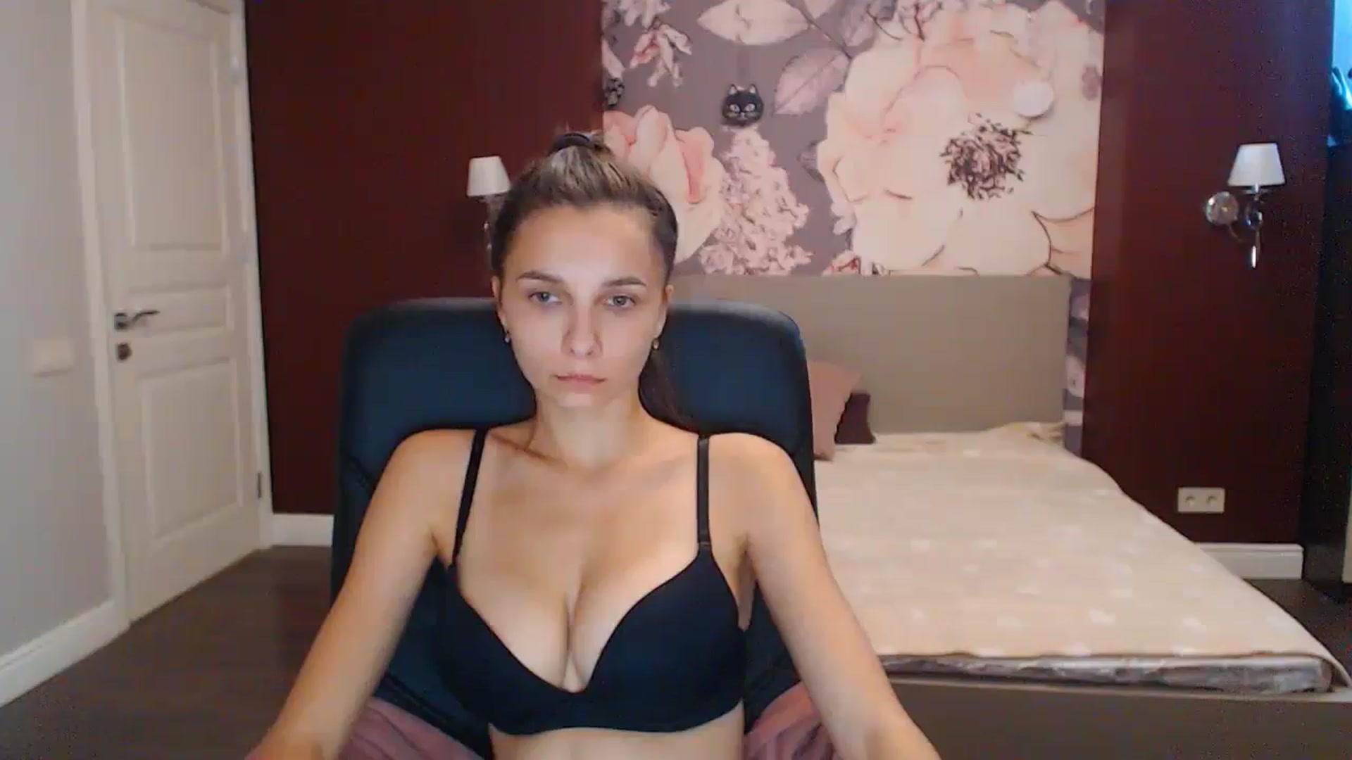 Gallery image thumbnail from Karina_Mils's myfreecams stream on, 09/25/2023, 10:16 image 13 of 20