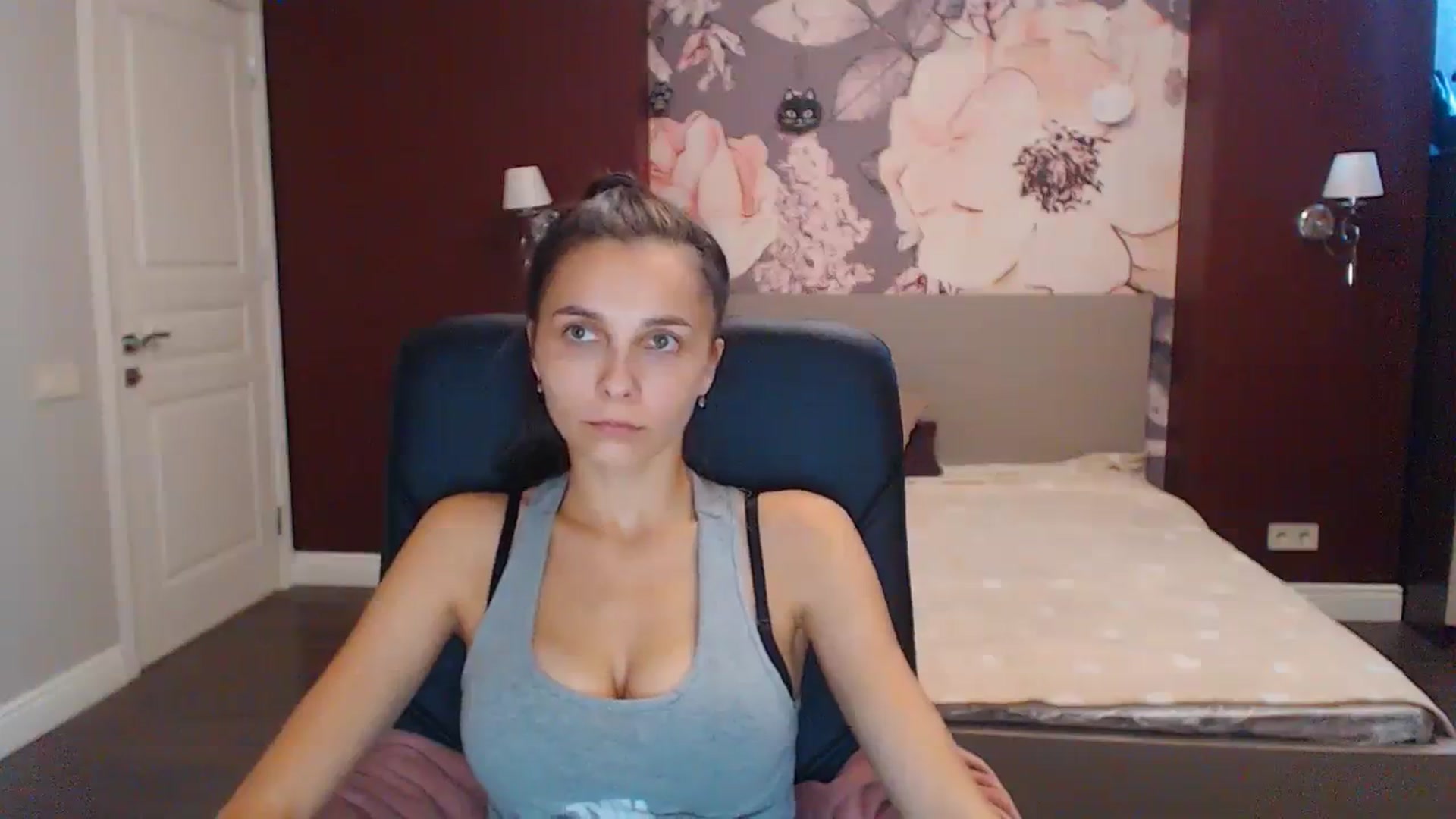 Gallery image thumbnail from Karina_Mils's myfreecams stream on, 09/25/2023, 10:16 image 11 of 20