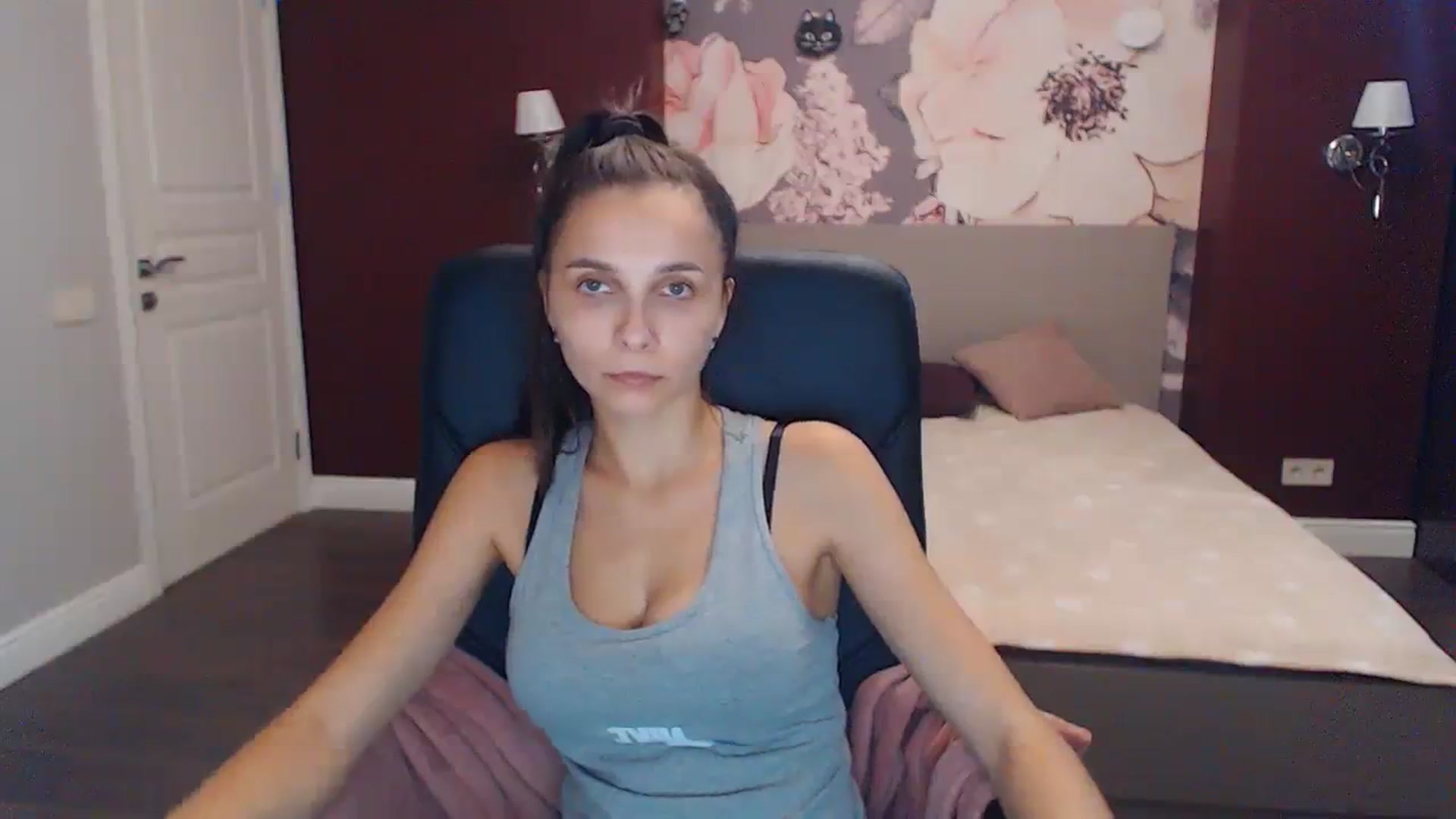 Gallery image thumbnail from Karina_Mils's myfreecams stream on, 09/28/2023, 08:52 image 10 of 20
