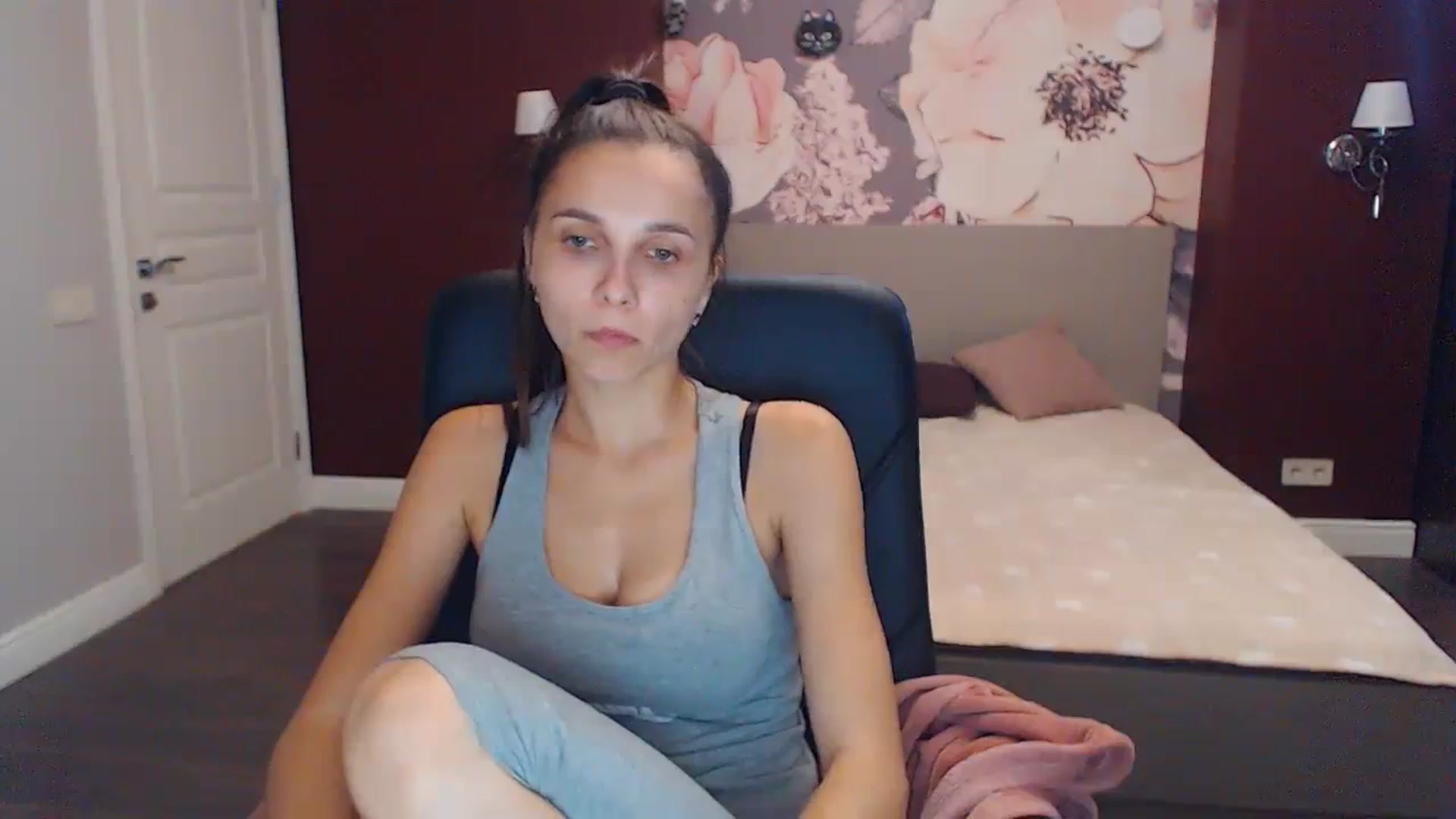 Gallery image thumbnail from Karina_Mils's myfreecams stream on, 09/28/2023, 08:52 image 4 of 20