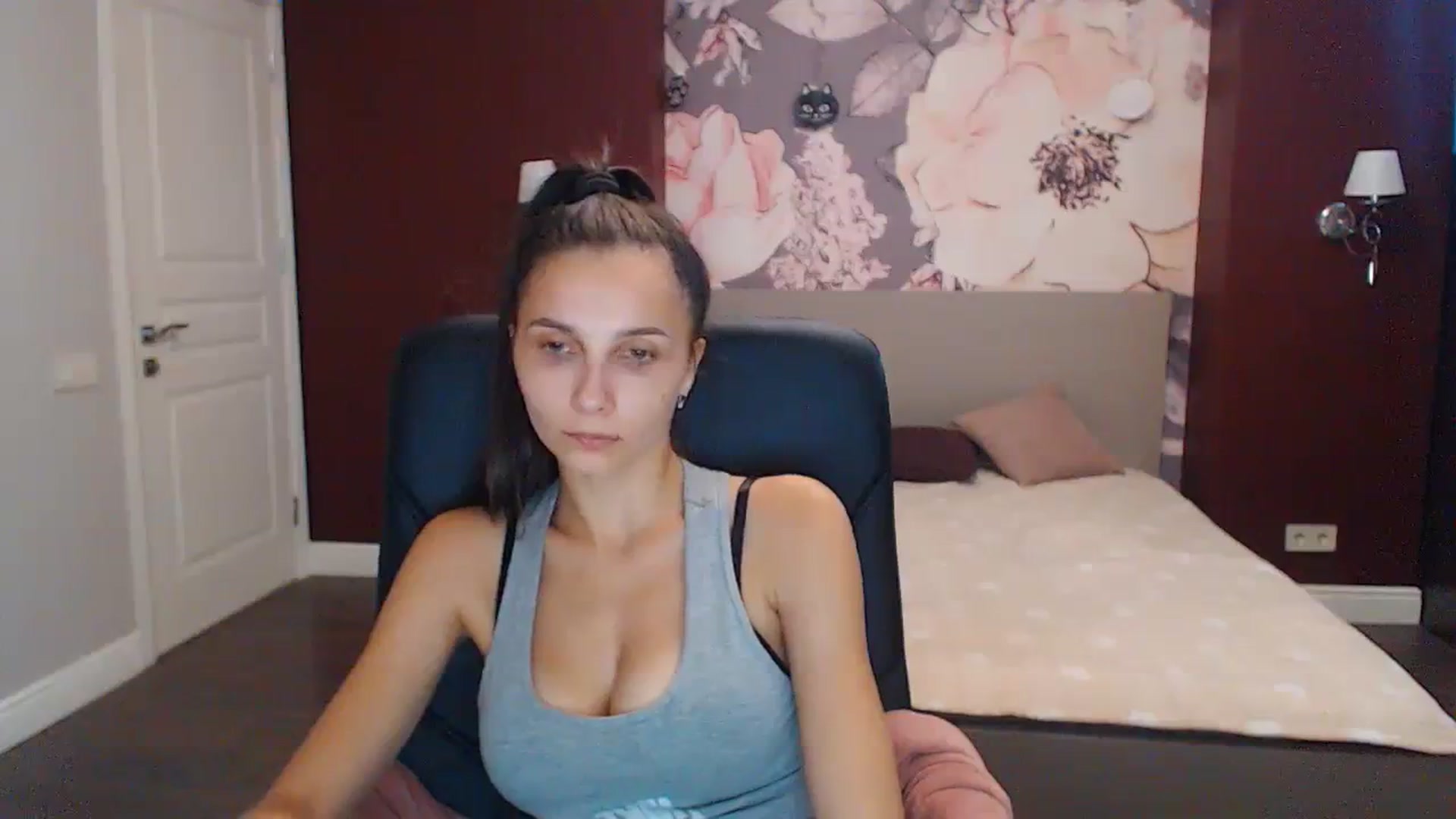 Gallery image thumbnail from Karina_Mils's myfreecams stream on, 09/28/2023, 08:52 image 18 of 20