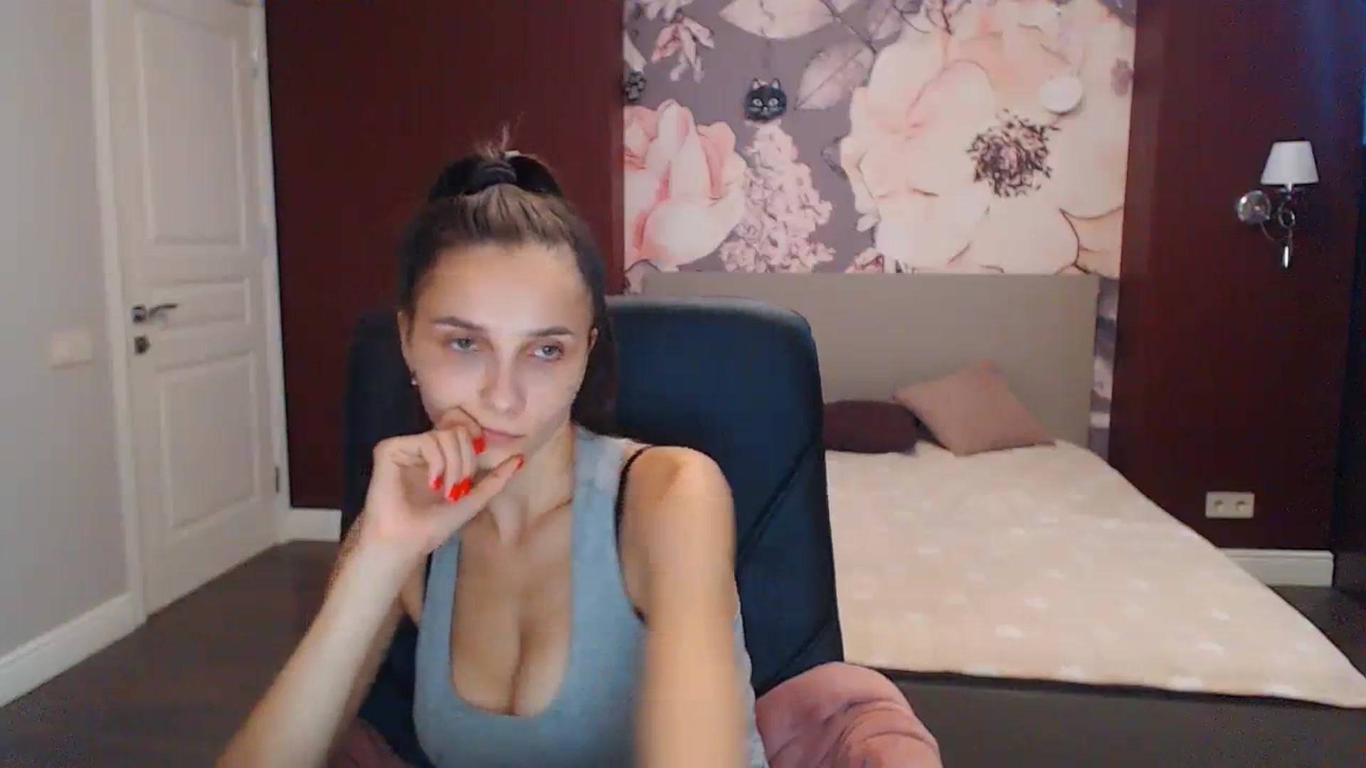 Gallery image thumbnail from Karina_Mils's myfreecams stream on, 09/28/2023, 08:52 image 17 of 20