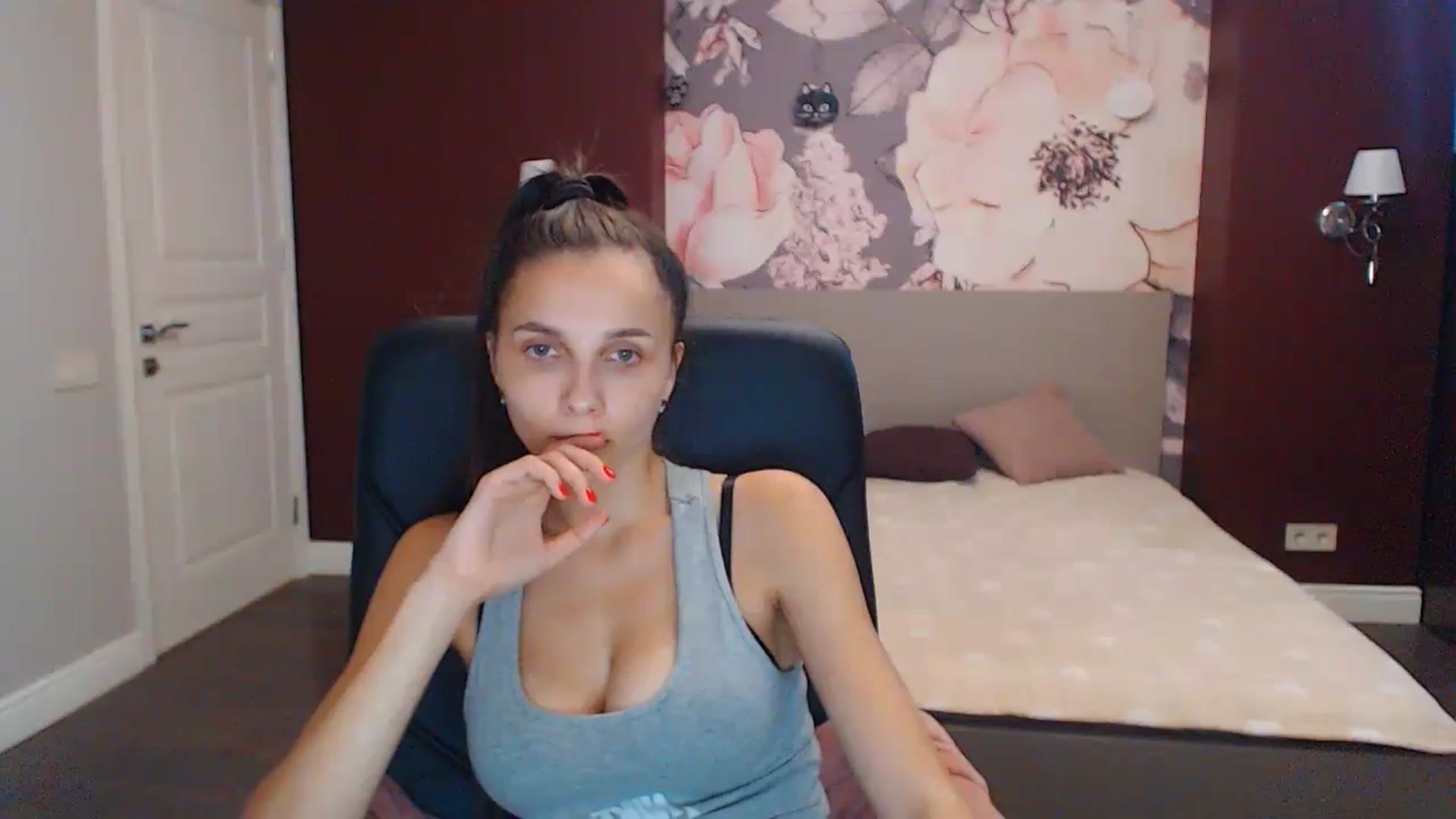 Gallery image thumbnail from Karina_Mils's myfreecams stream on, 09/28/2023, 08:52 image 19 of 20
