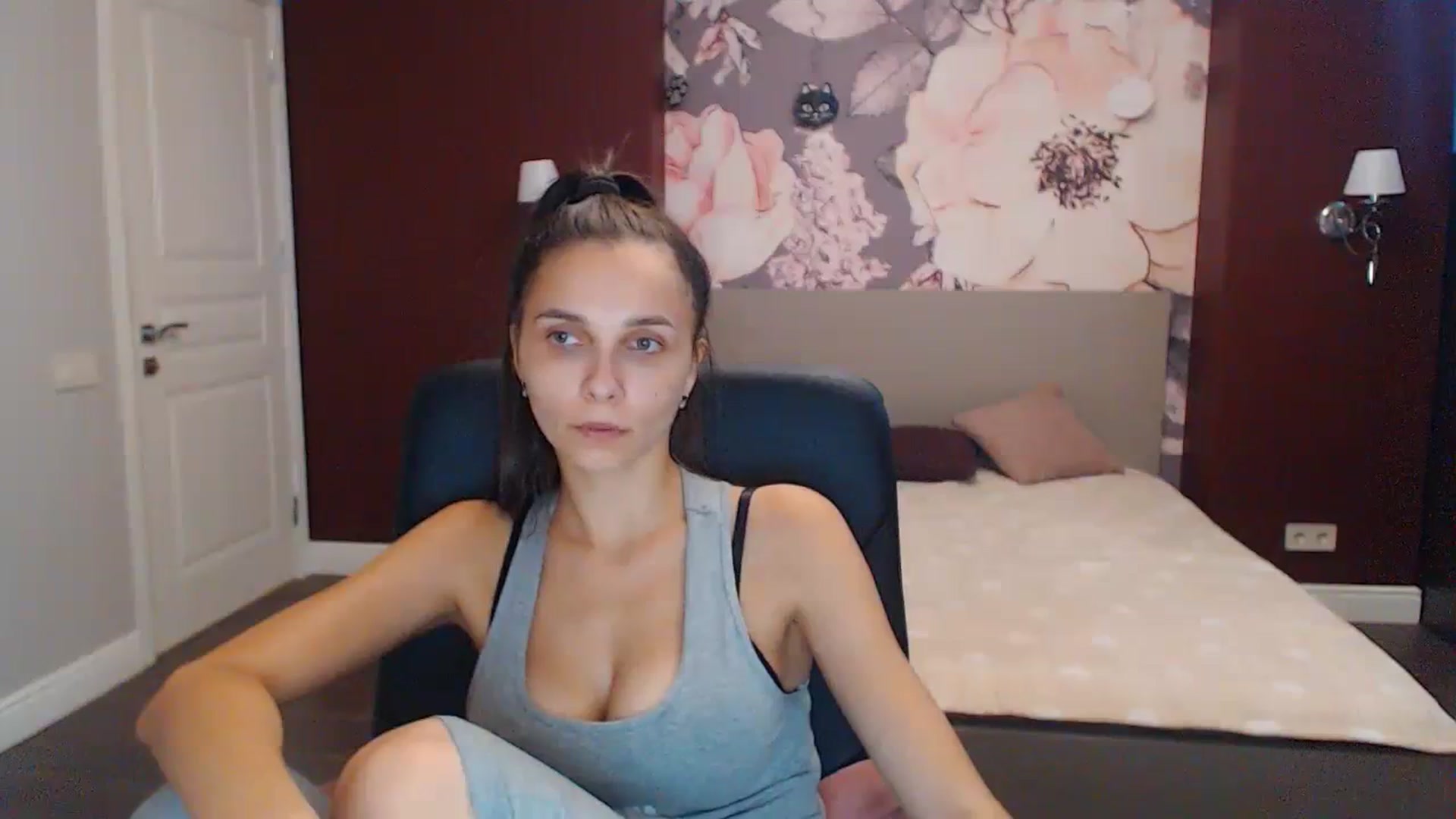 Gallery image thumbnail from Karina_Mils's myfreecams stream on, 09/28/2023, 08:52 image 14 of 20