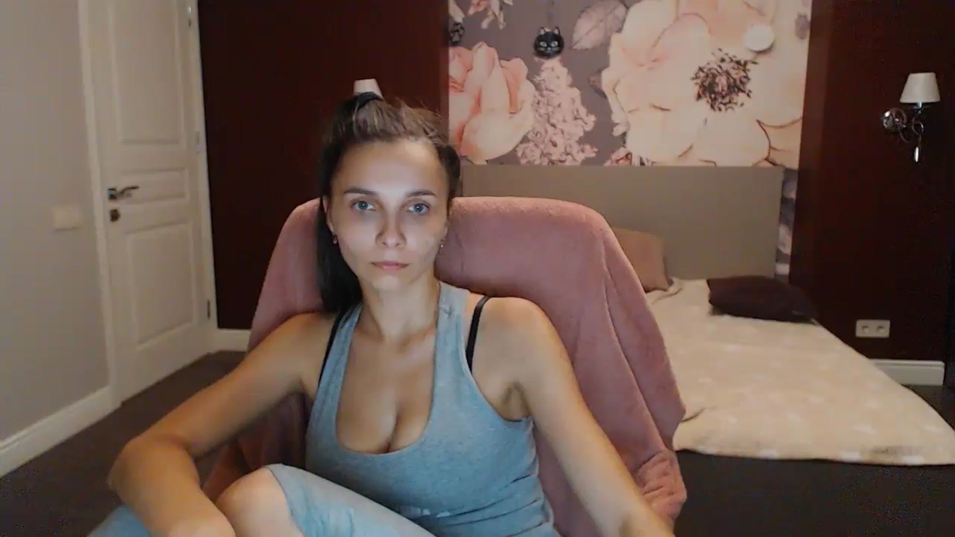 Gallery image thumbnail from Karina_Mils's myfreecams stream on, 09/29/2023, 16:31 image 3 of 20