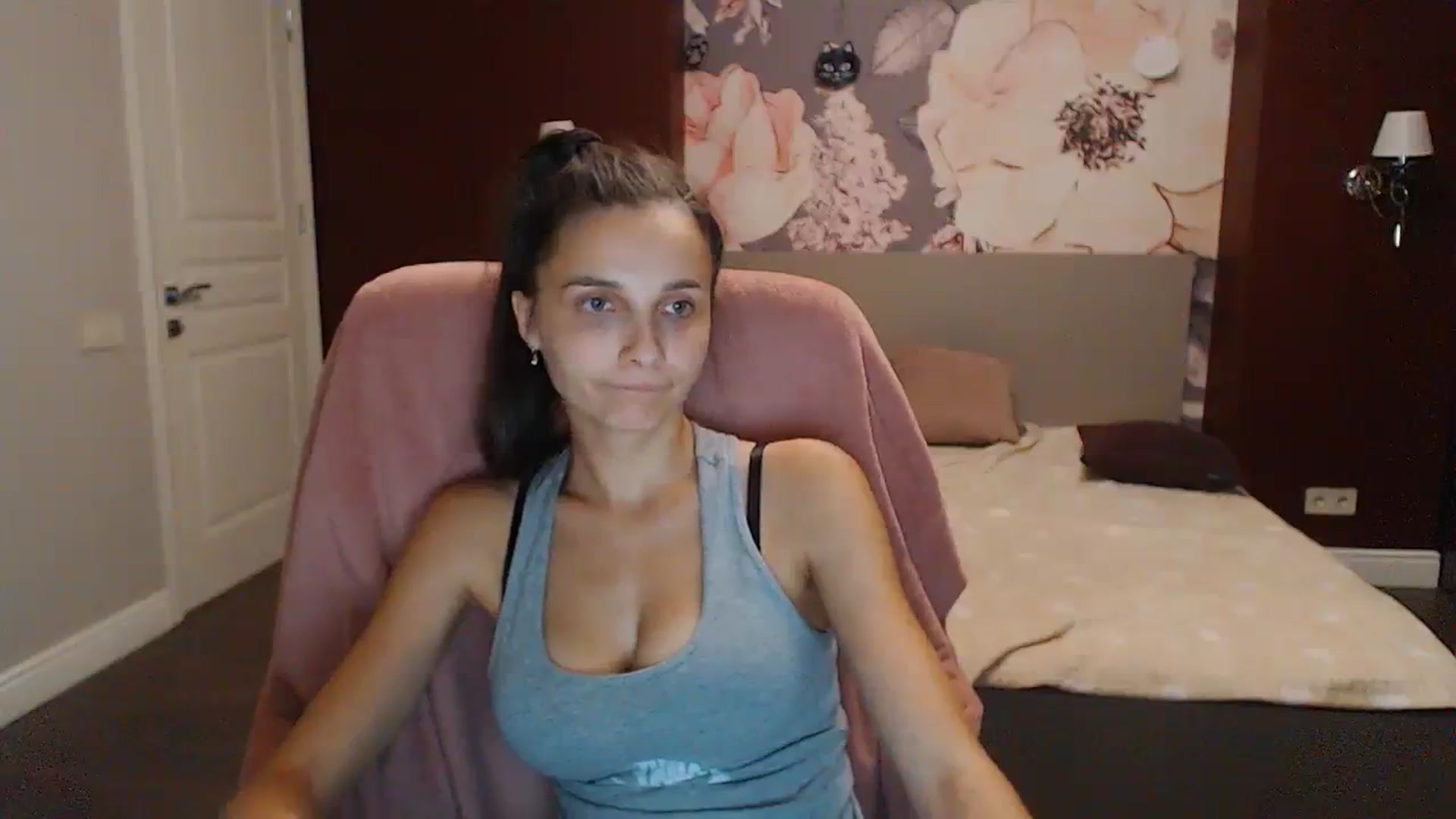 Gallery image thumbnail from Karina_Mils's myfreecams stream on, 09/29/2023, 16:31 image 16 of 20
