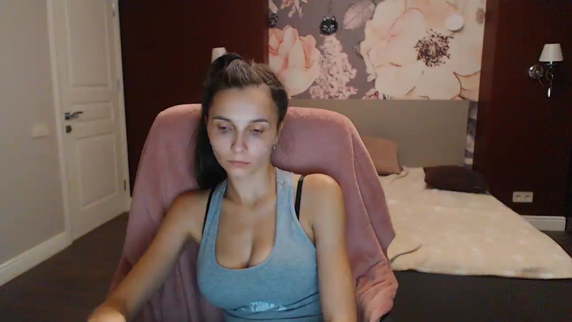 Gallery image thumbnail from Karina_Mils's myfreecams stream on, 09/29/2023, 16:31 image 18 of 20