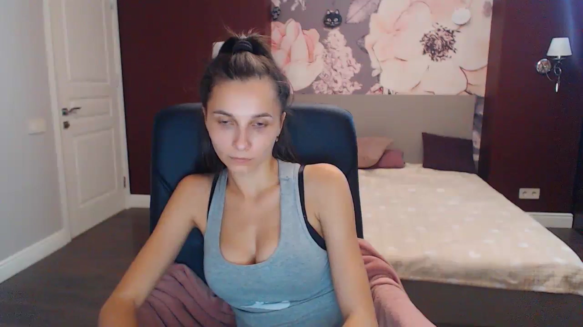 Gallery image thumbnail from Karina_Mils's myfreecams stream on, 09/30/2023, 10:40 image 6 of 20