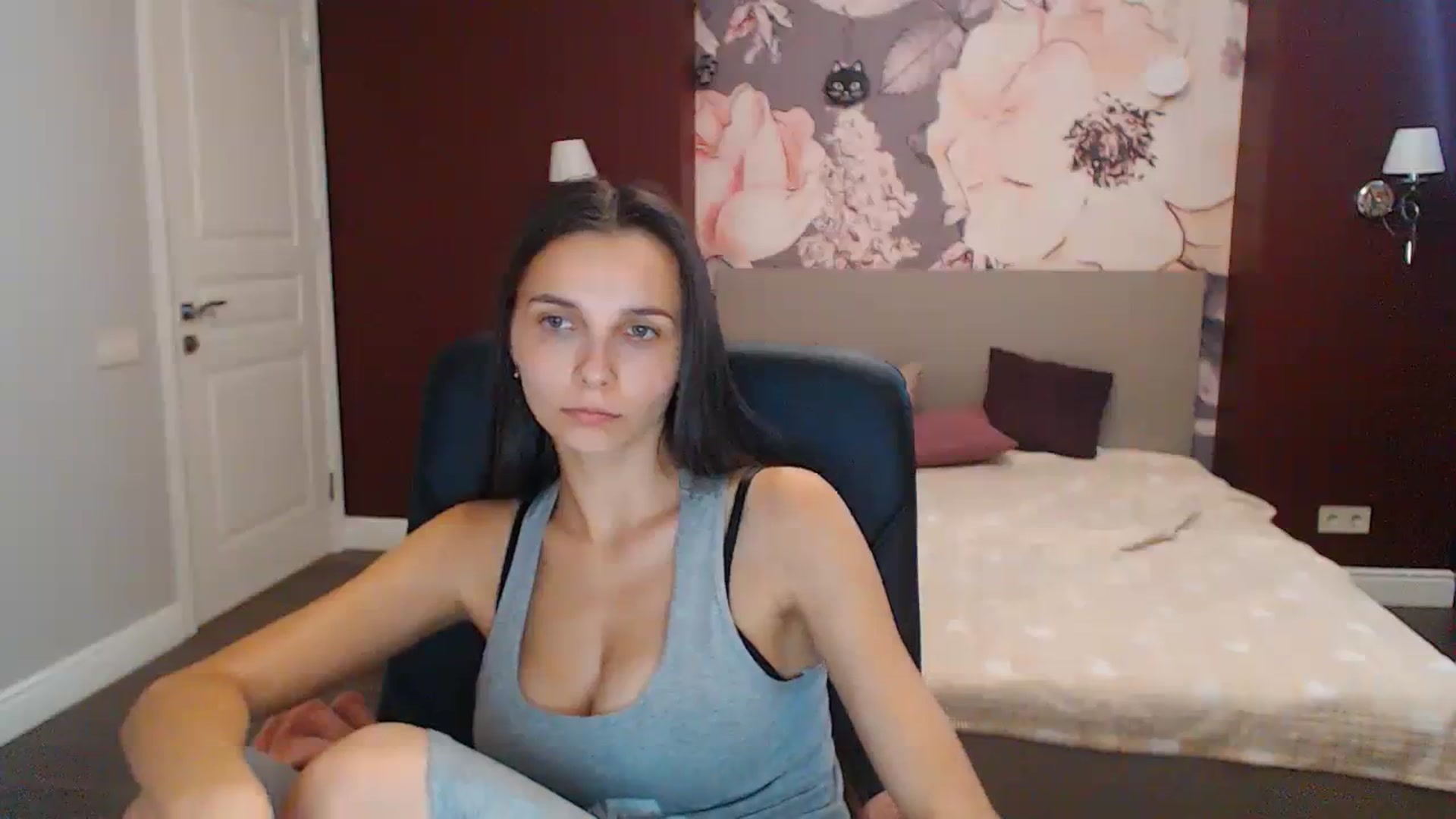 Gallery image thumbnail from Karina_Mils's myfreecams stream on, 10/02/2023, 10:00 image 13 of 20