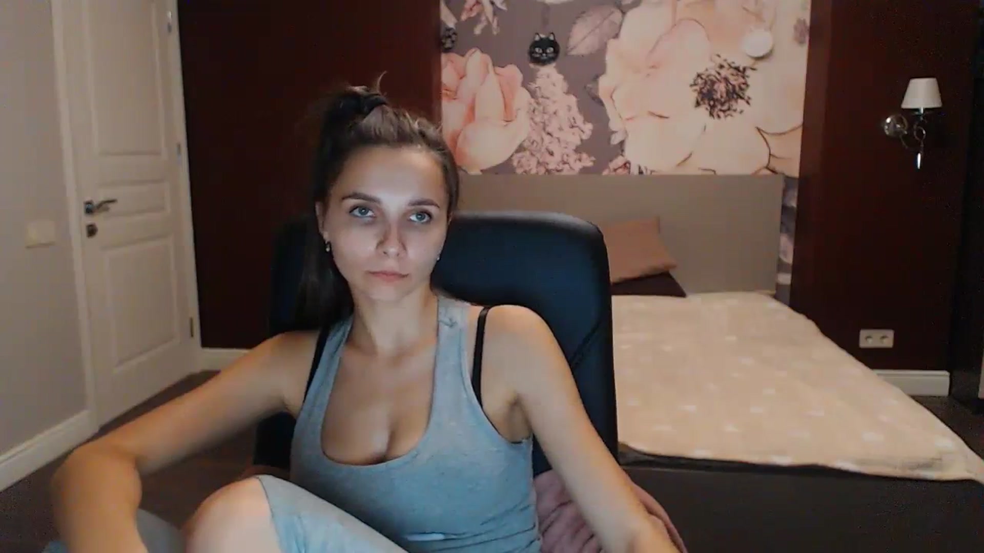 Gallery image thumbnail from Karina_Mils's myfreecams stream on, 10/06/2023, 16:52 image 13 of 20