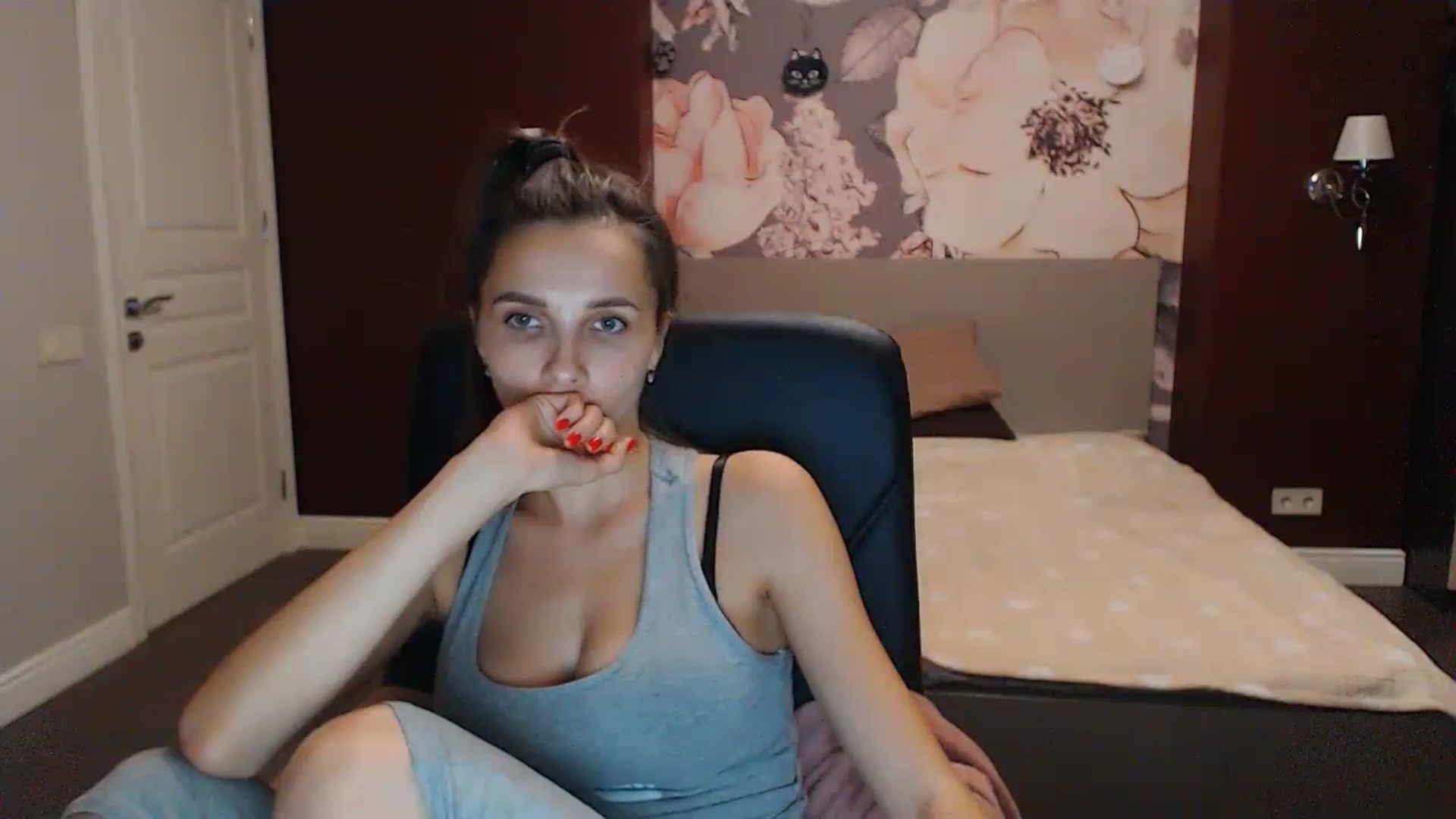 Gallery image thumbnail from Karina_Mils's myfreecams stream on, 10/06/2023, 16:52 image 15 of 20