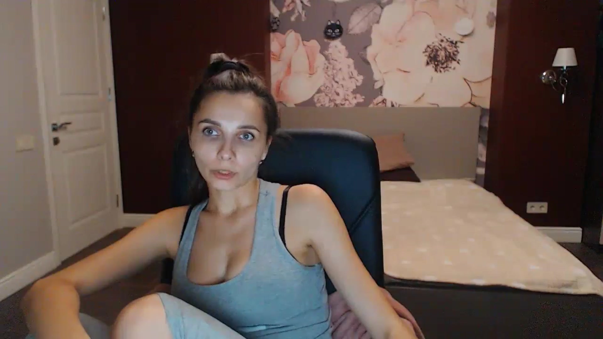 Gallery image thumbnail from Karina_Mils's myfreecams stream on, 10/06/2023, 16:52 image 18 of 20