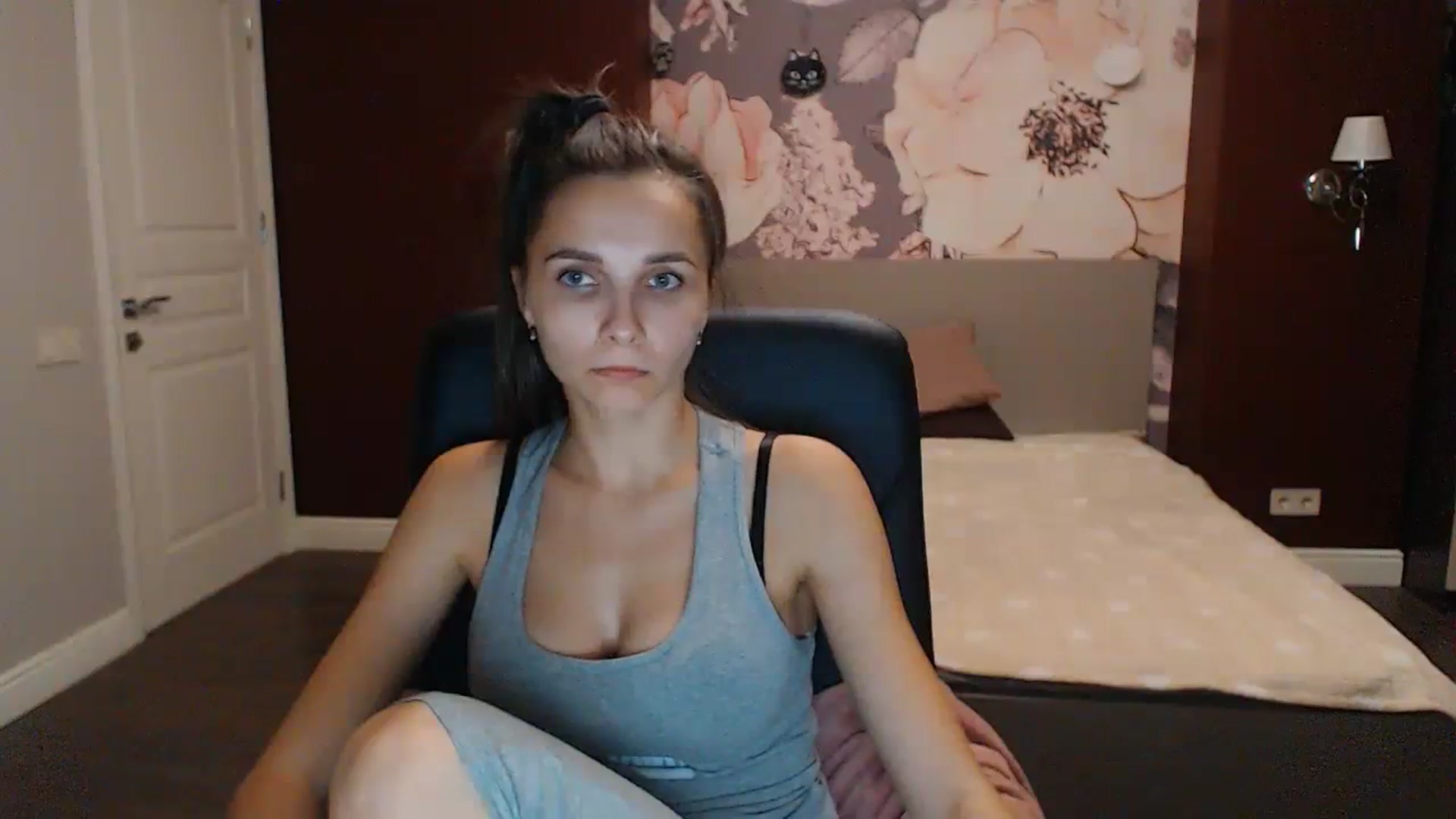 Gallery image thumbnail from Karina_Mils's myfreecams stream on, 10/06/2023, 16:52 image 6 of 20