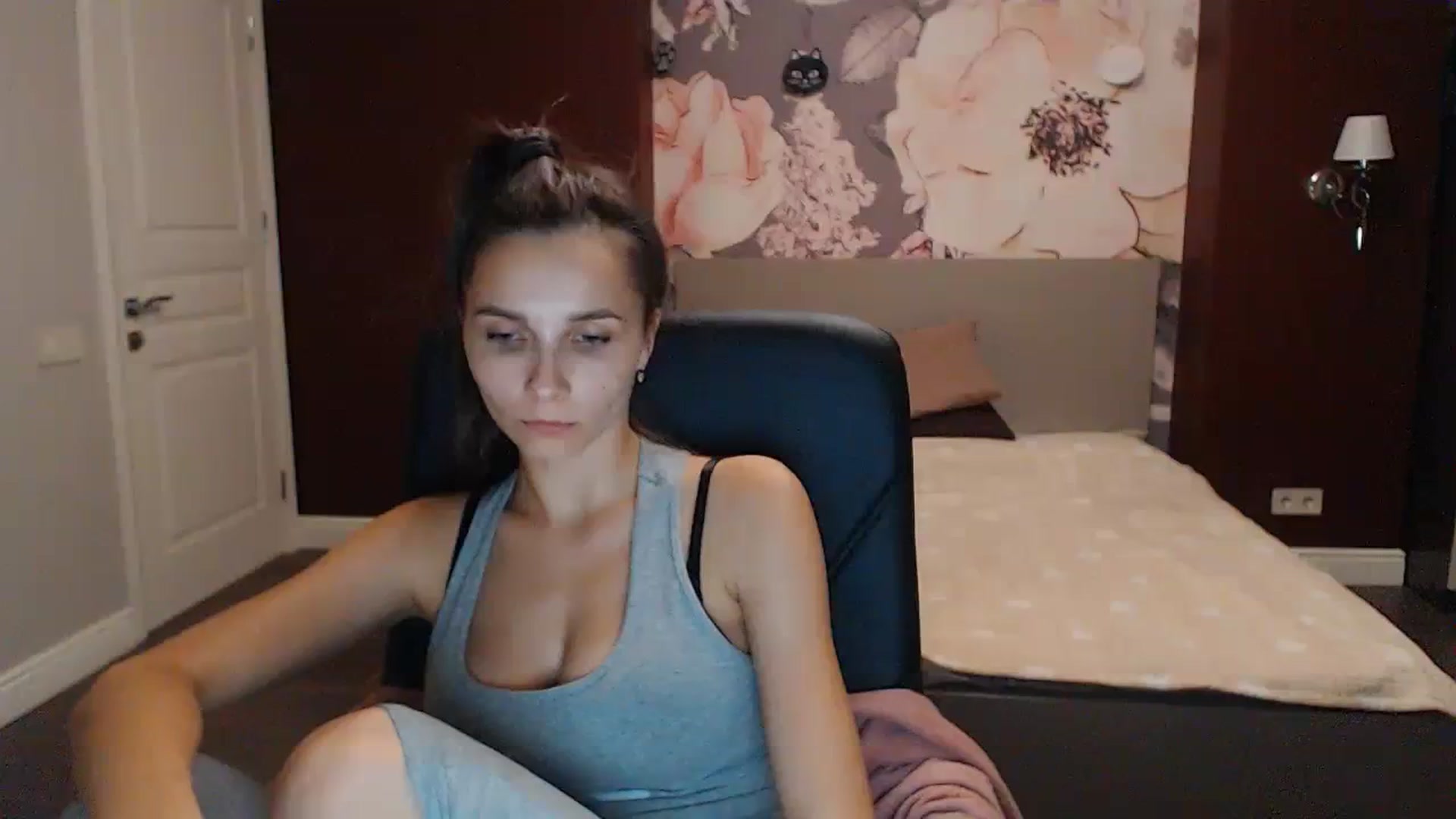 Gallery image thumbnail from Karina_Mils's myfreecams stream on, 10/06/2023, 16:52 image 16 of 20