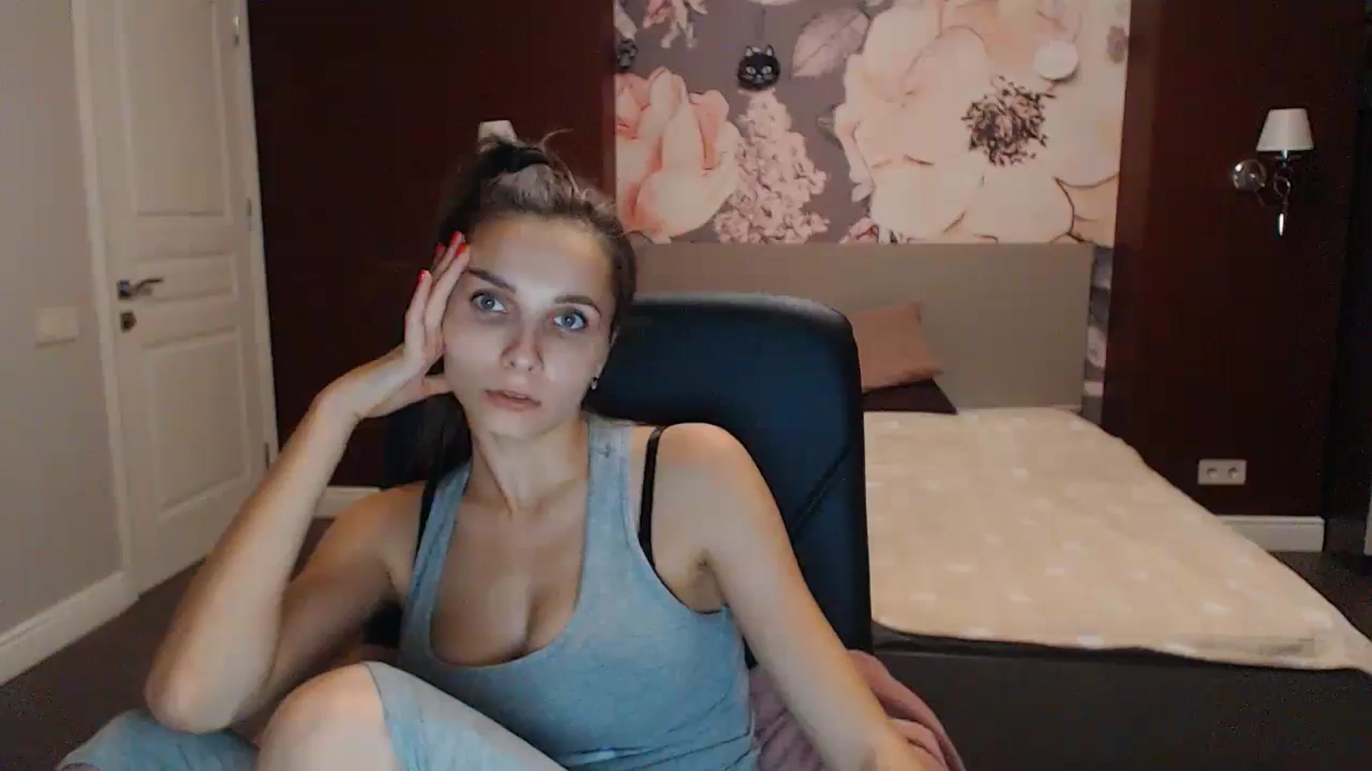 Gallery image thumbnail from Karina_Mils's myfreecams stream on, 10/06/2023, 16:52 image 17 of 20